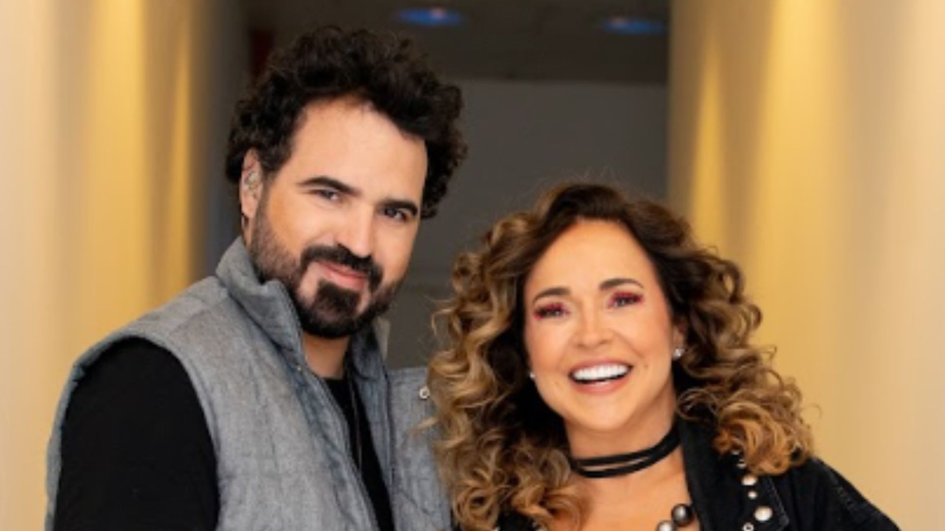 Gabriel Mercury celebra show ao lado da mãe e fala sobre influência: ‘Impacto’
