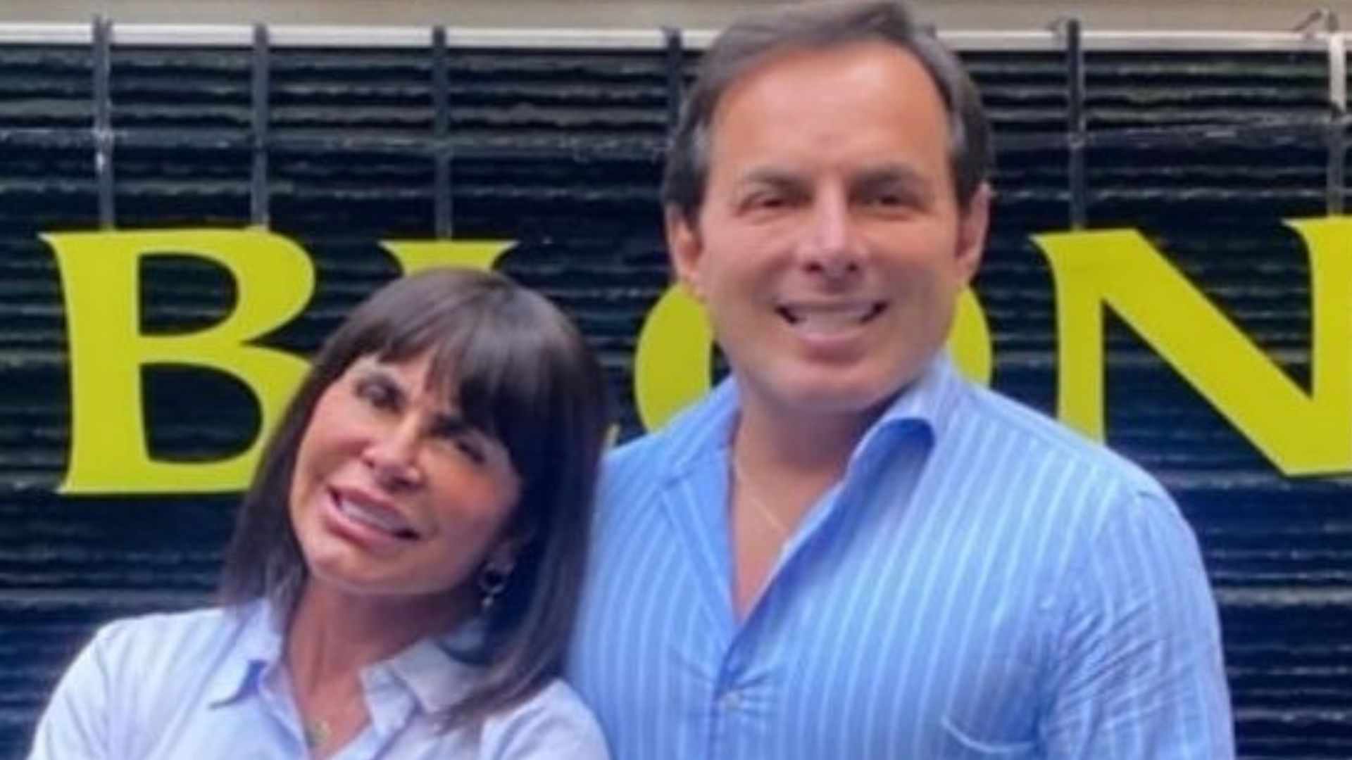 Gretchen combina look com o marido e deixa barriguinha à mostra: ‘Lindos’
