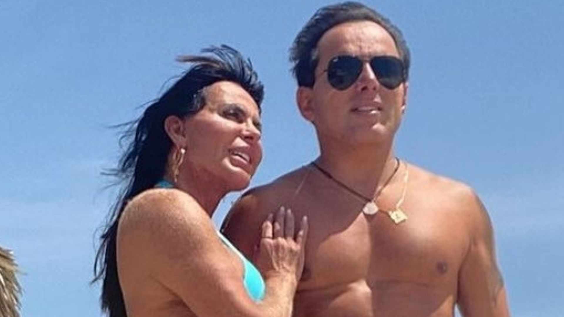 Gretchen posta foto em praia e manda recado: ’40 anos de carreira, não são 40 dias de reality’