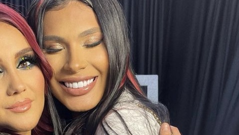 Depois de rebater críticas, Pocah tieta Dulce Maria e comemora encontro