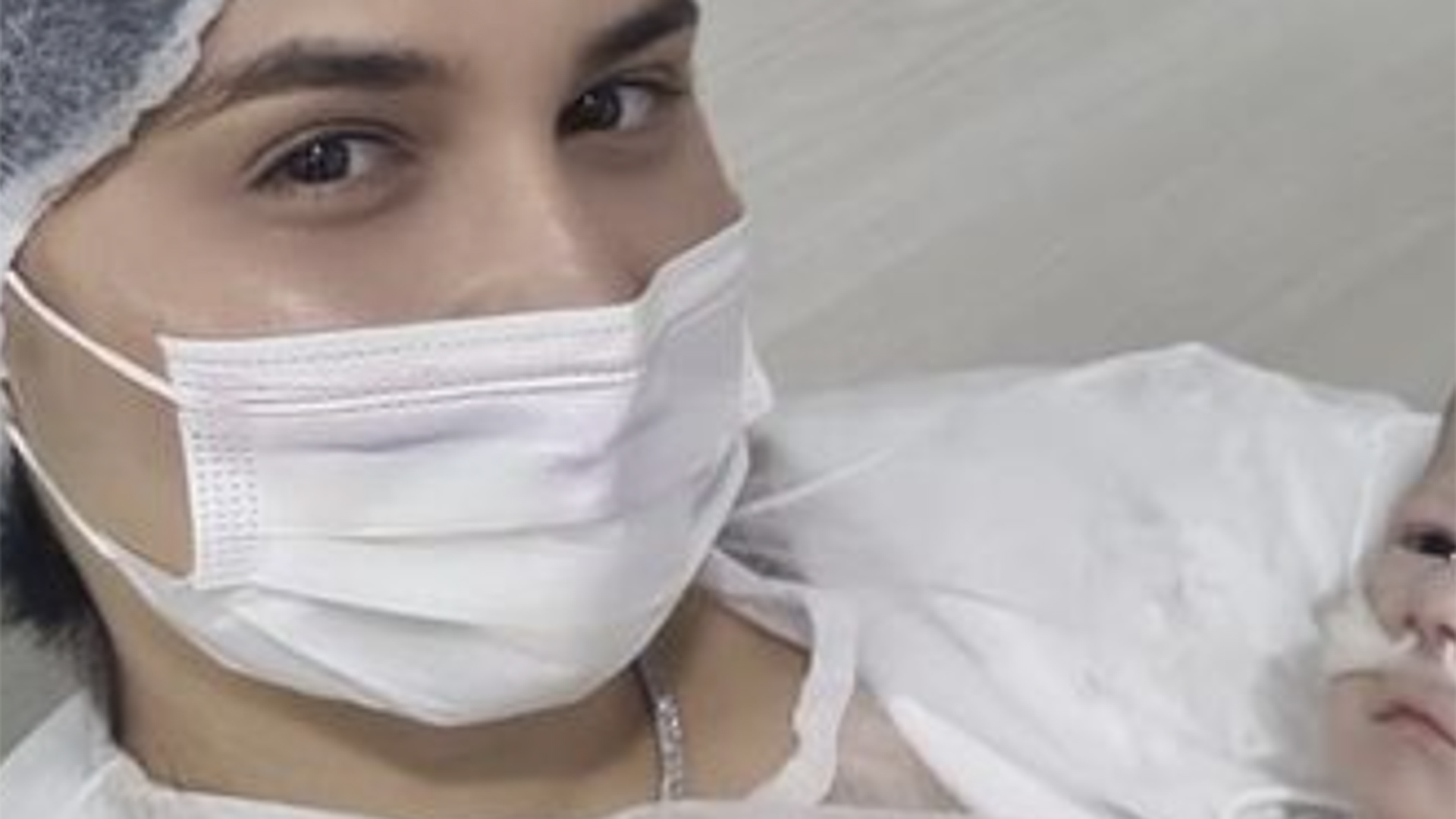 Esposa de Zé Vaqueiro exibe nova foto com o filho que está internado: ‘Você é lindo’
