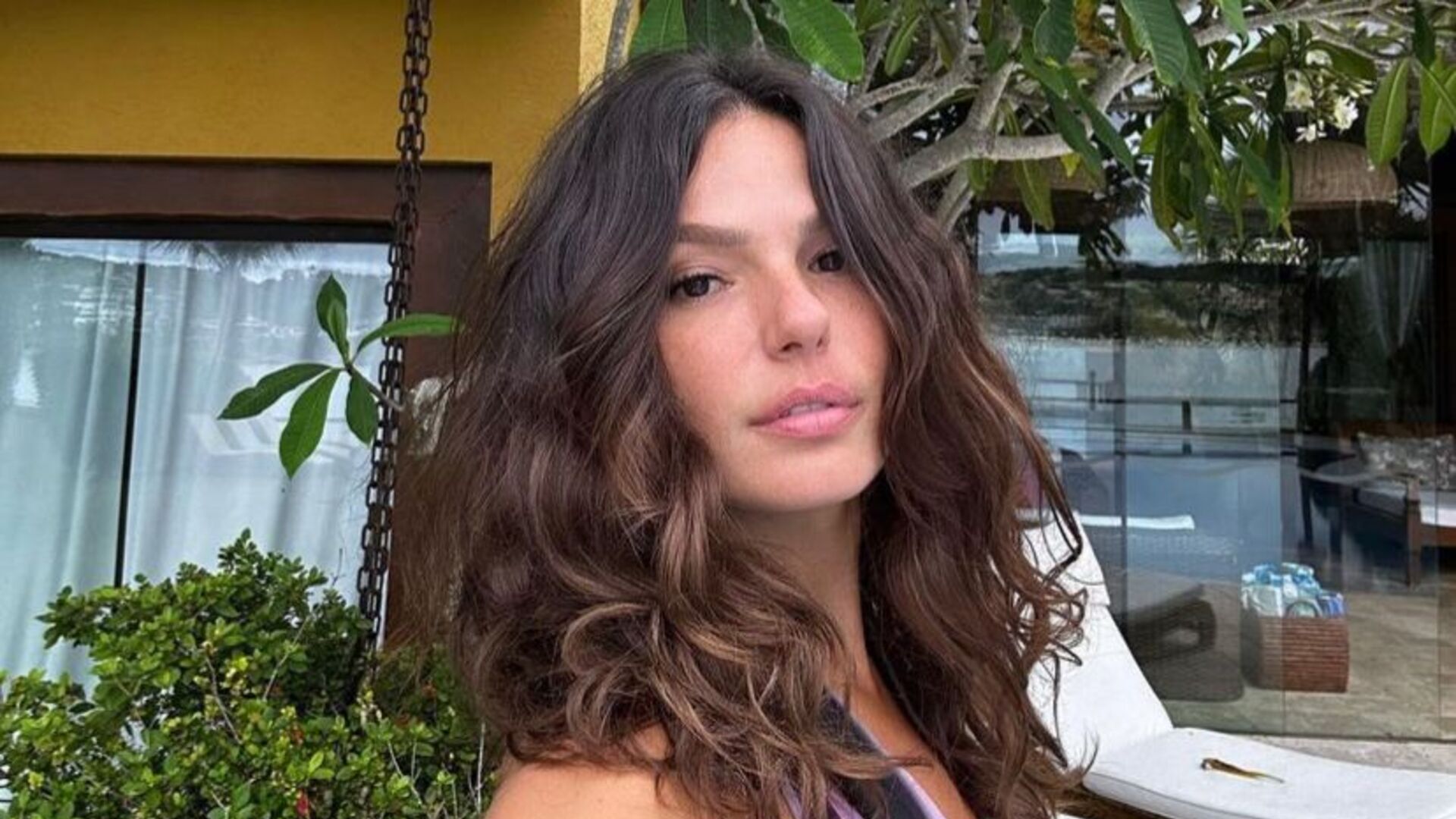 Isis Valverde encanta fãs ao publicar foto com o filho Rael