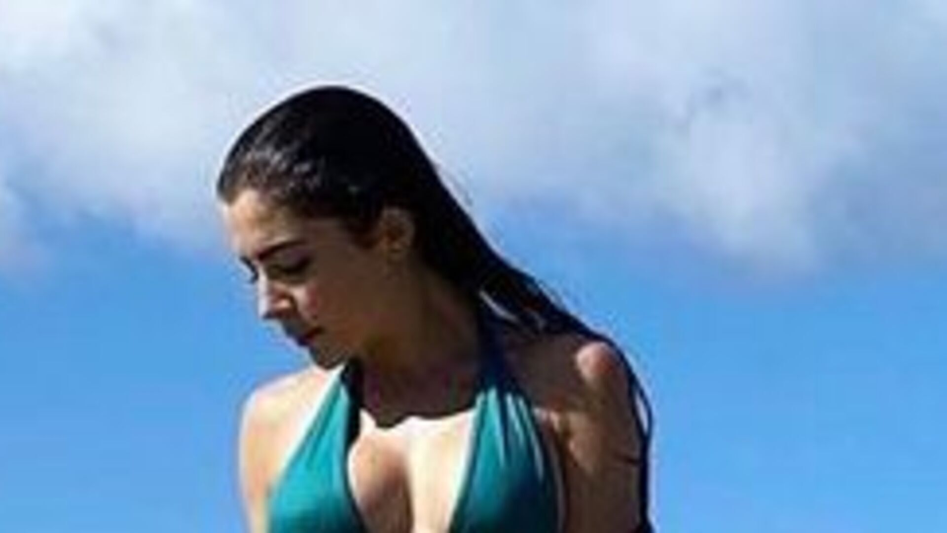 Jade Picon dá show de beleza ao abrir álbum de fotos de viagem a Noronha