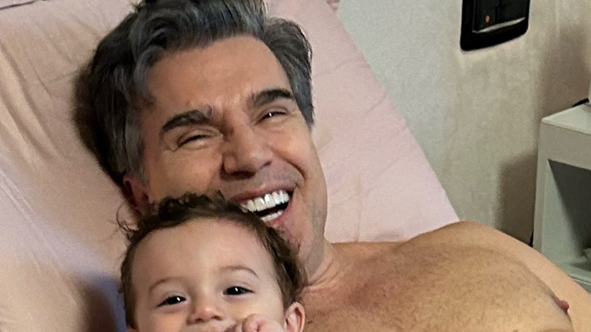 Marido de Claudia Raia encanta ao mostrar o filho todo sorridente: “Que delícia”