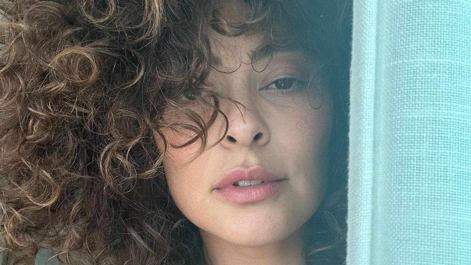 Juliana Paes exibe sua beleza natural em fotos conceituais: “Preciosa”