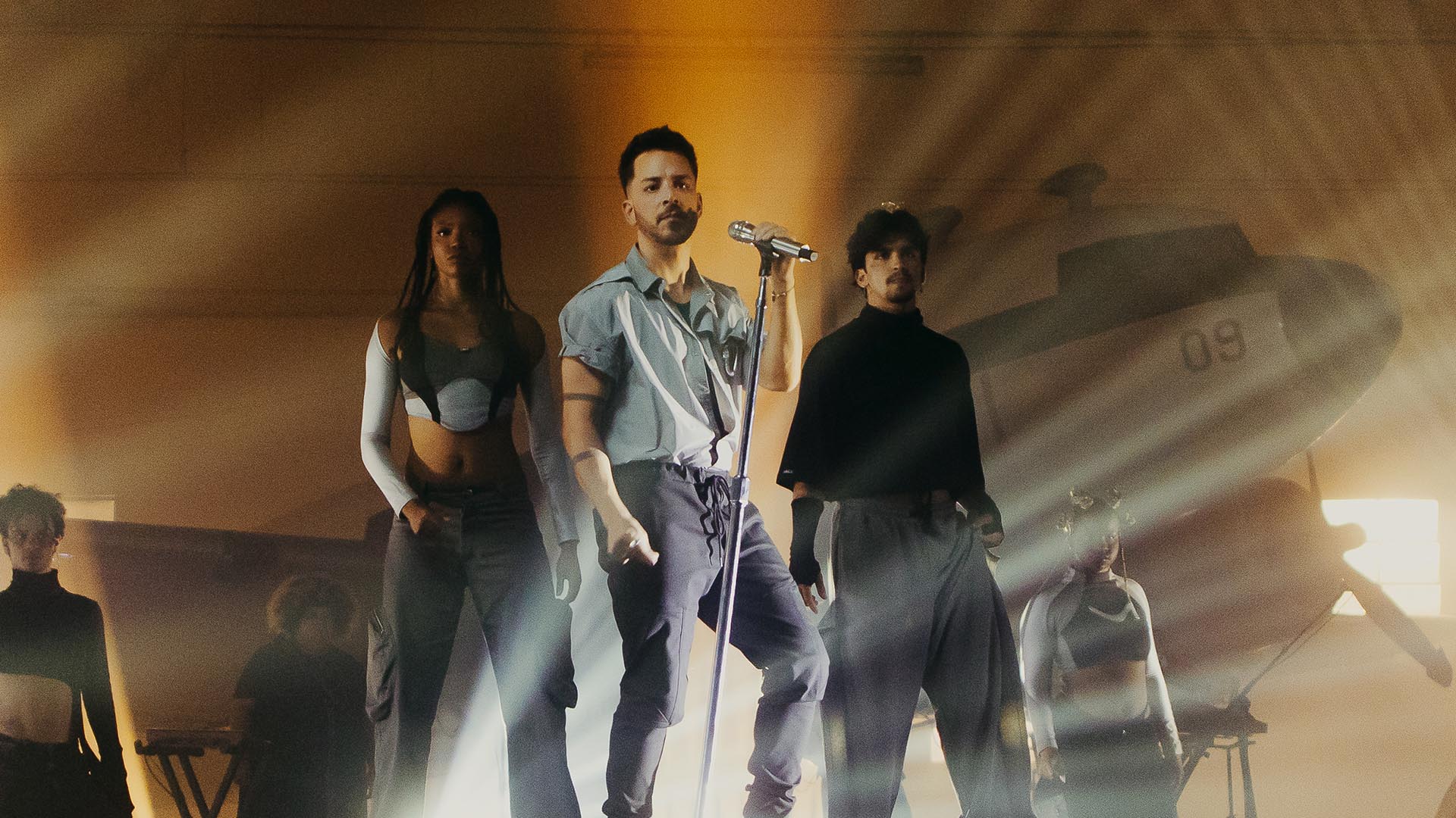 Junior revela como foi gravar os novos clipes: ‘Maior loucura que já fiz’