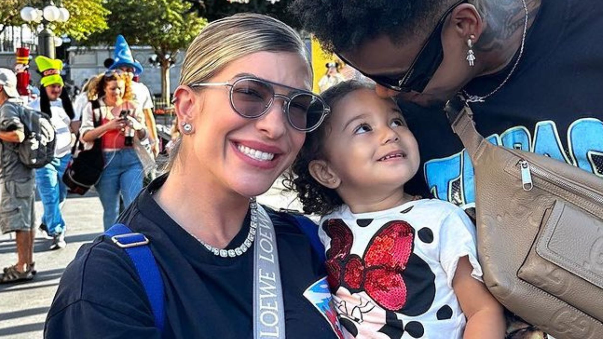 Em Orlando, Lore Improta dá dica valiosa para viajar com crianças: “Pra não perder”