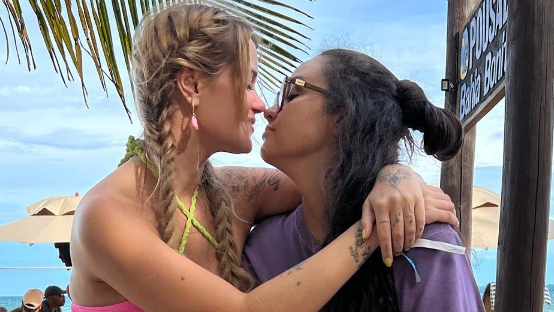 Com cliques românticos, ex-BBB Marcela Mc Gowan se declara para Luiza