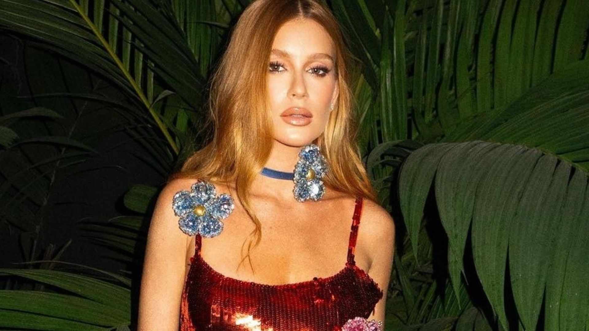 Marina Ruy Barbosa choca com look para aniversário de Angélica