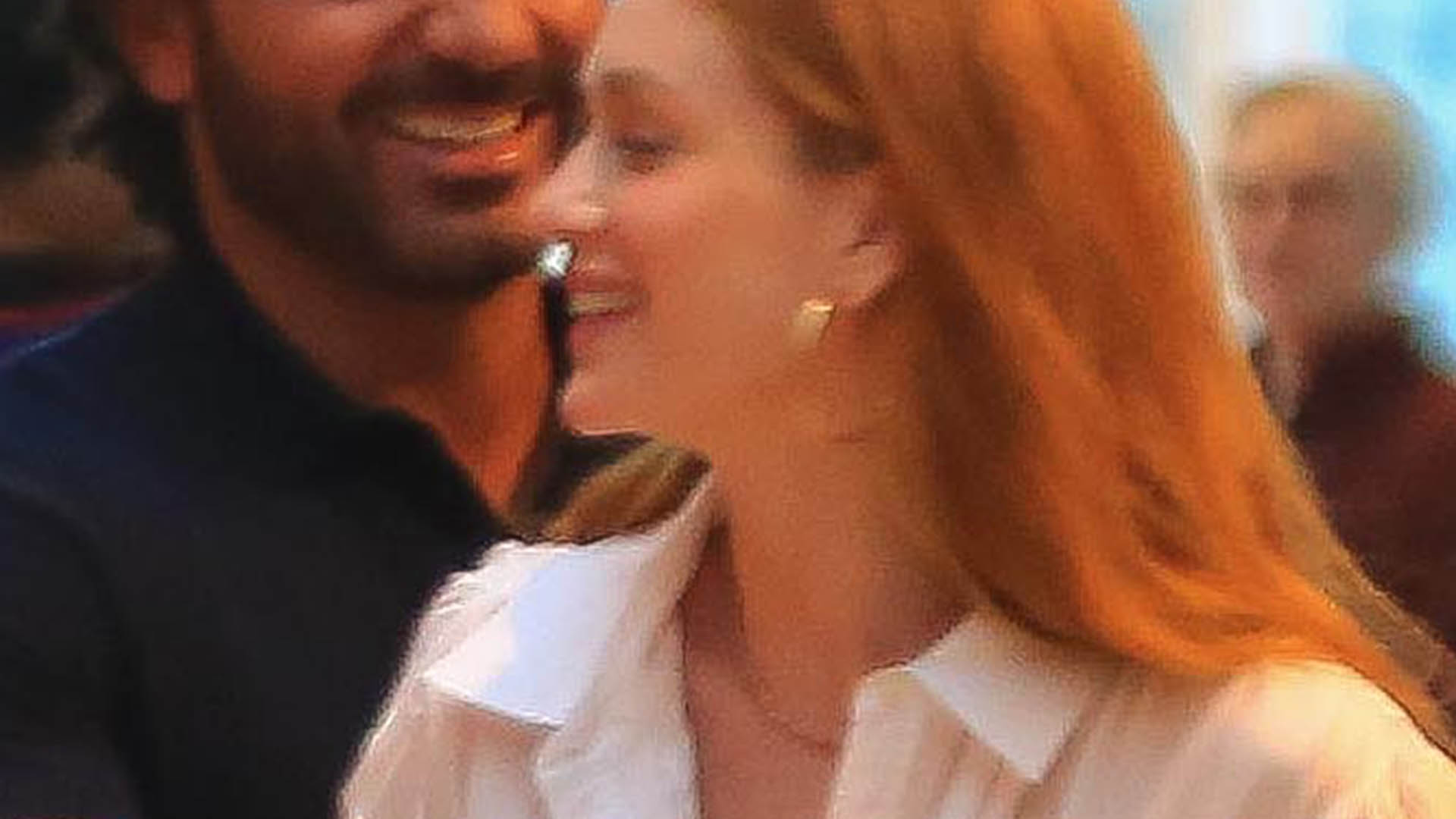 Marina Ruy Barbosa curte passeio com o noivo, Abdul Fares, em shopping no RJ