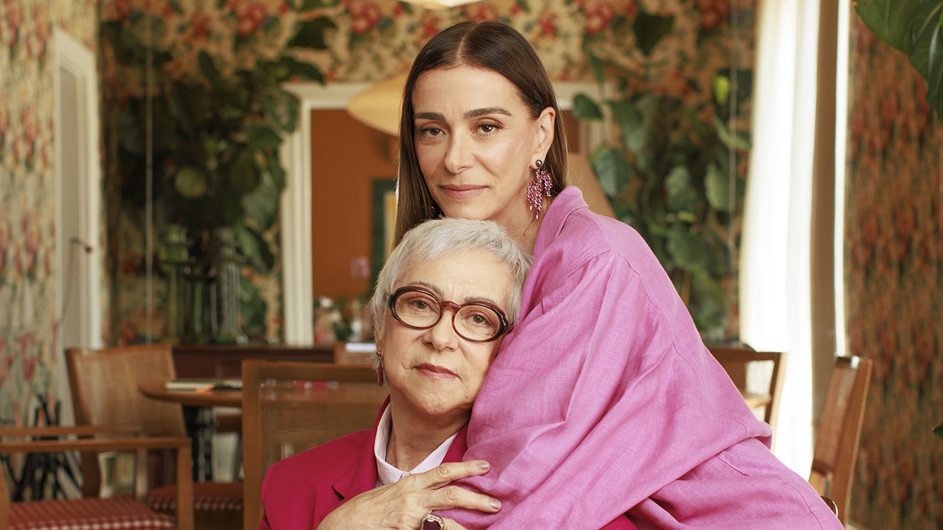 Mônica Martelli revela inspiração em mãe e celebra empoderamento: “Casa de mulheres”