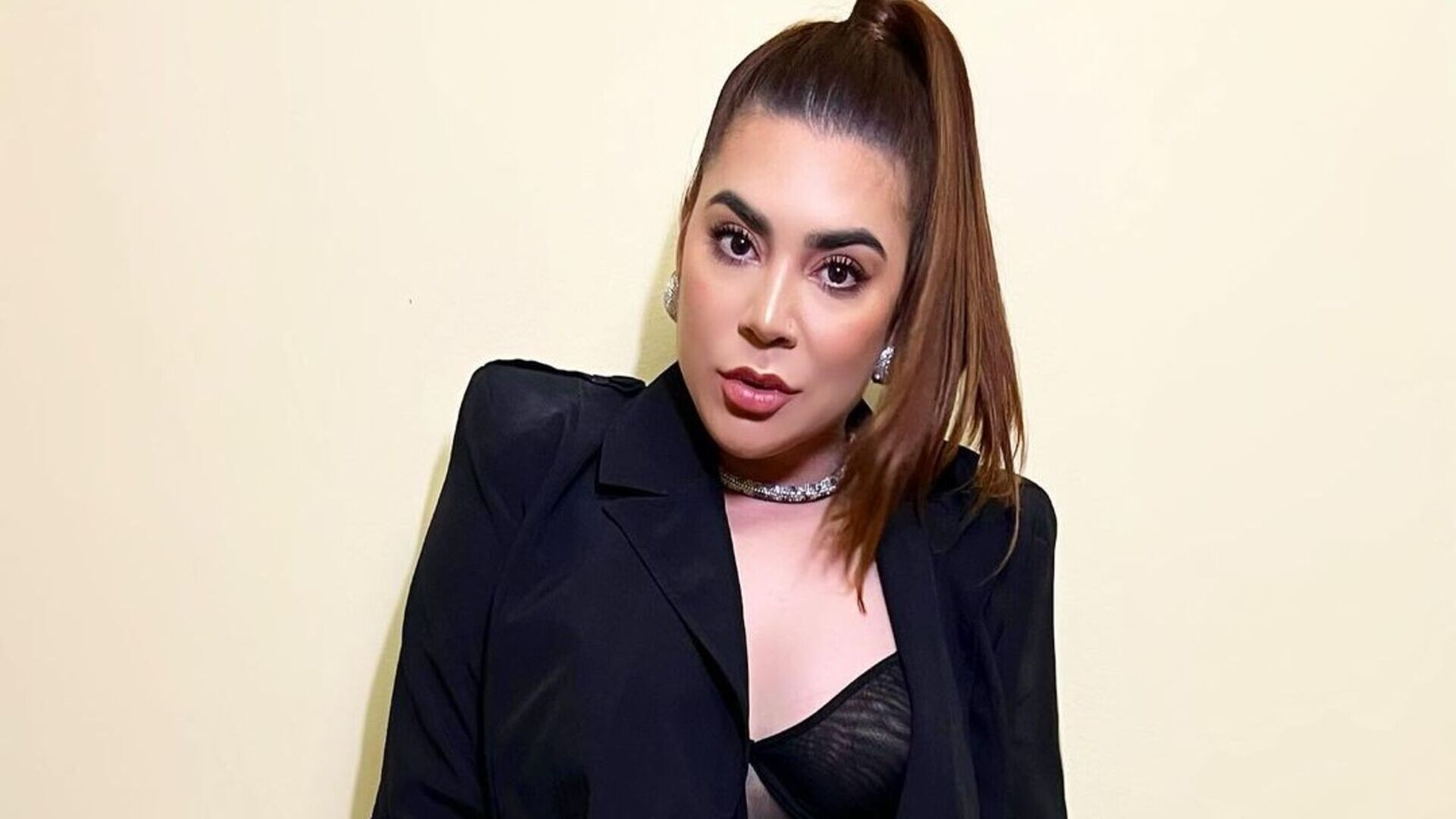 Com medo, Naiara Azevedo pede medida protetiva urgente