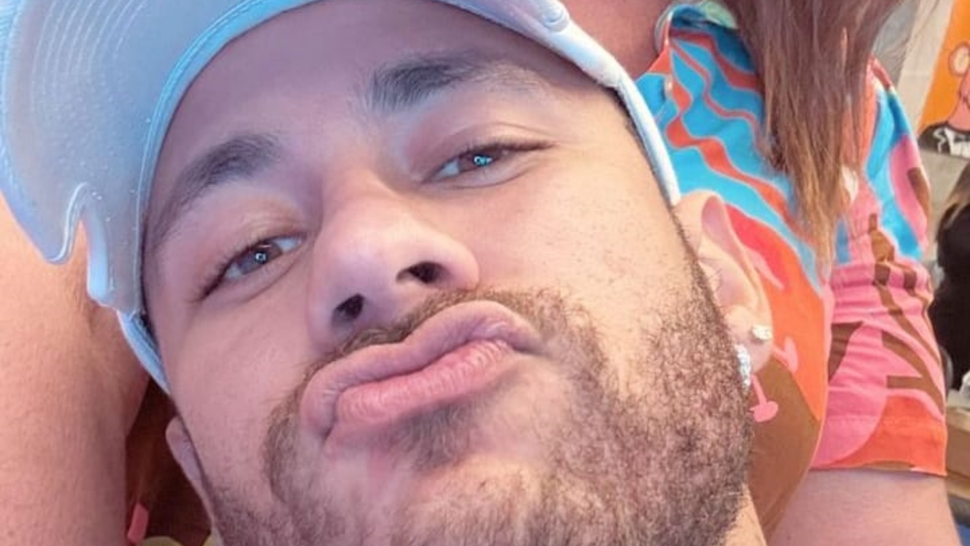Em meio a polêmicas, Neymar posta foto com a mãe: “Te amo”