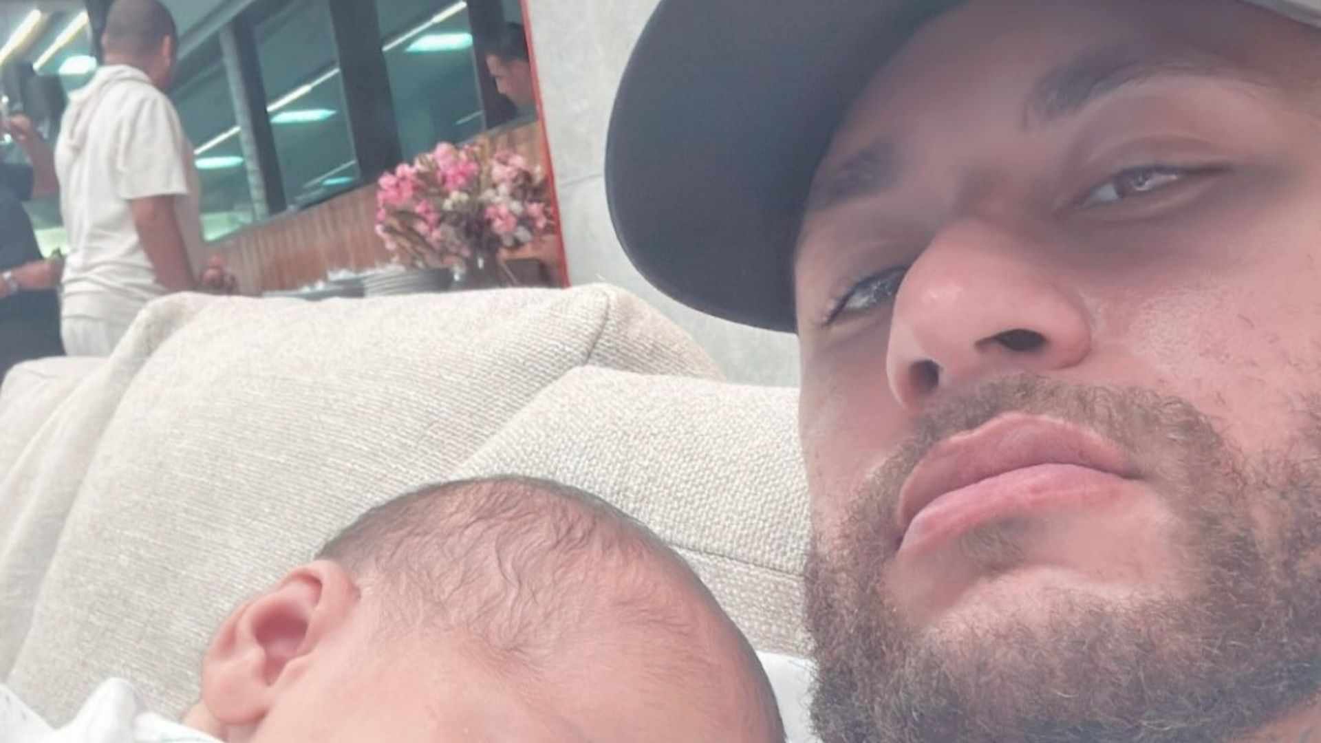 Neymar Jr. explode o fofurômetro ao mostrar Mavie tirando soneca