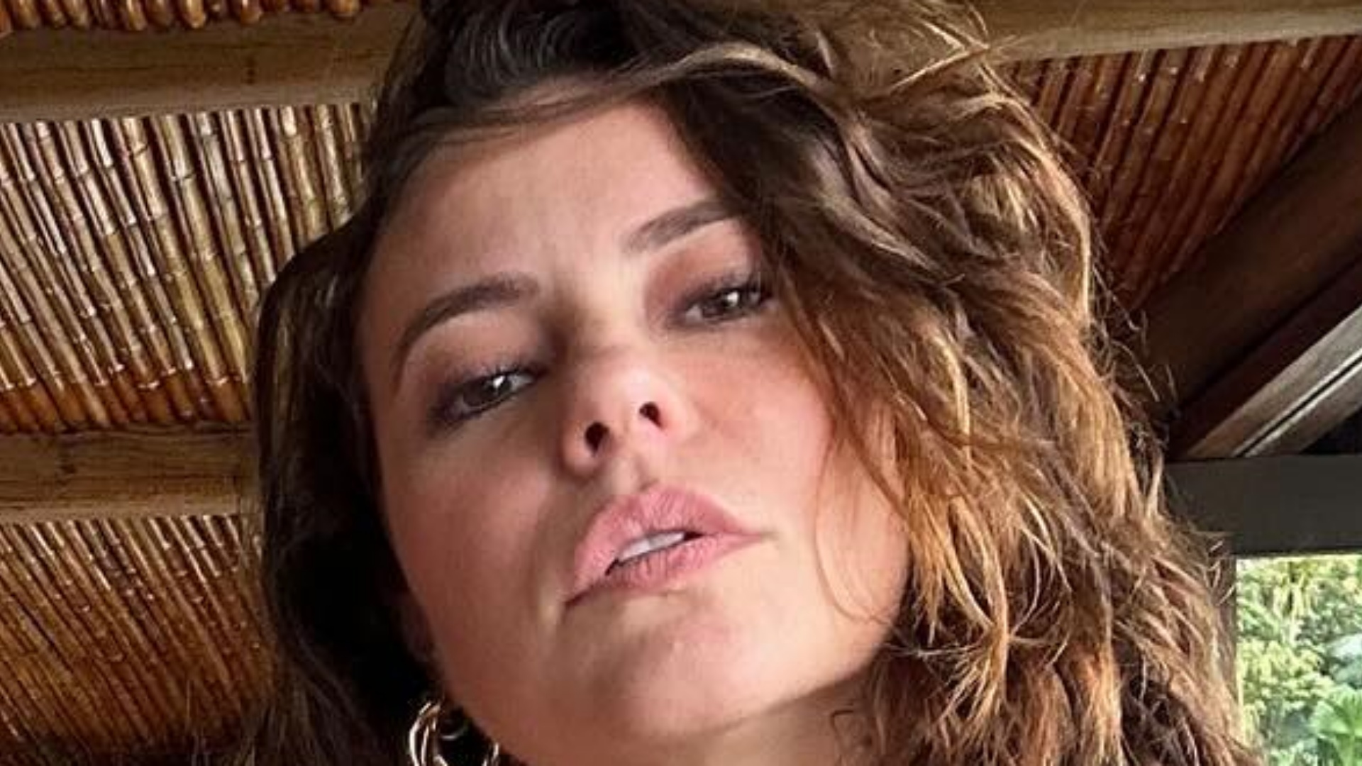 Paolla Oliveira impressiona ao exibir o cabelo cacheado: “Gata de todo jeito”