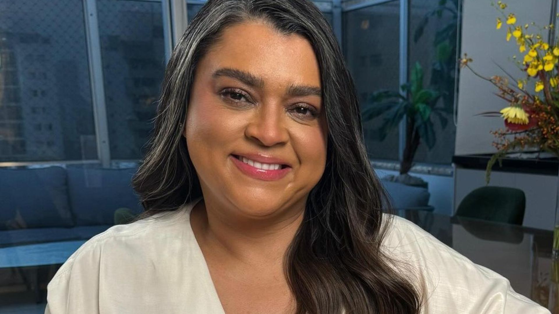 Preta Gil celebra retorno ao trabalho após recuperação de cirurgia