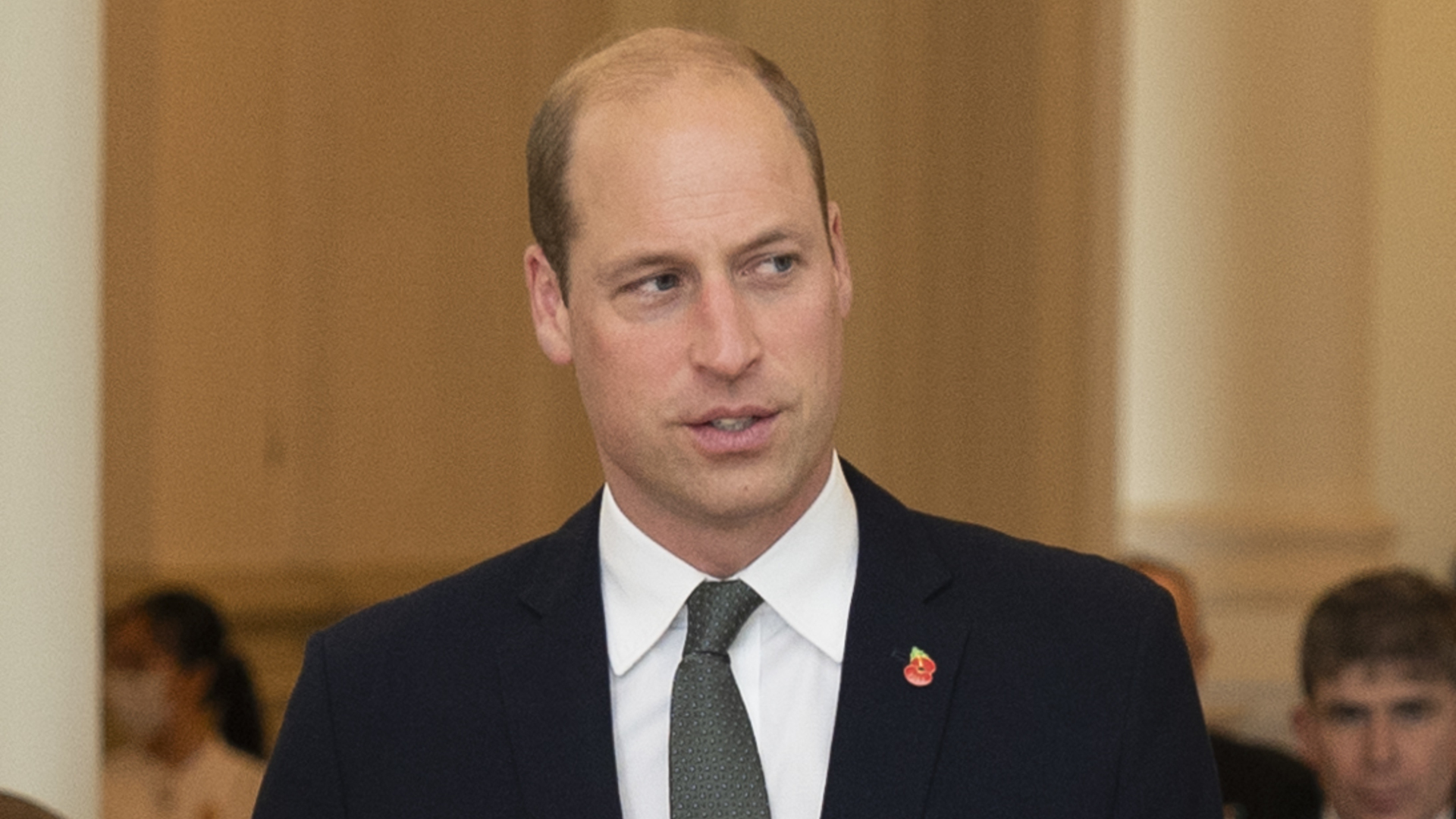 Príncipe William posa ao lado de estrelas durante evento em Singapura