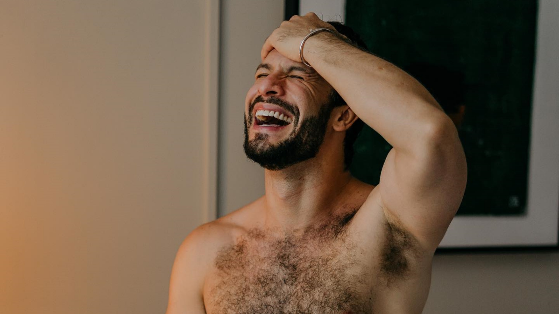 Rainer Cadete leva os fãs à loucura com clique ousado: “O calor aumentou”