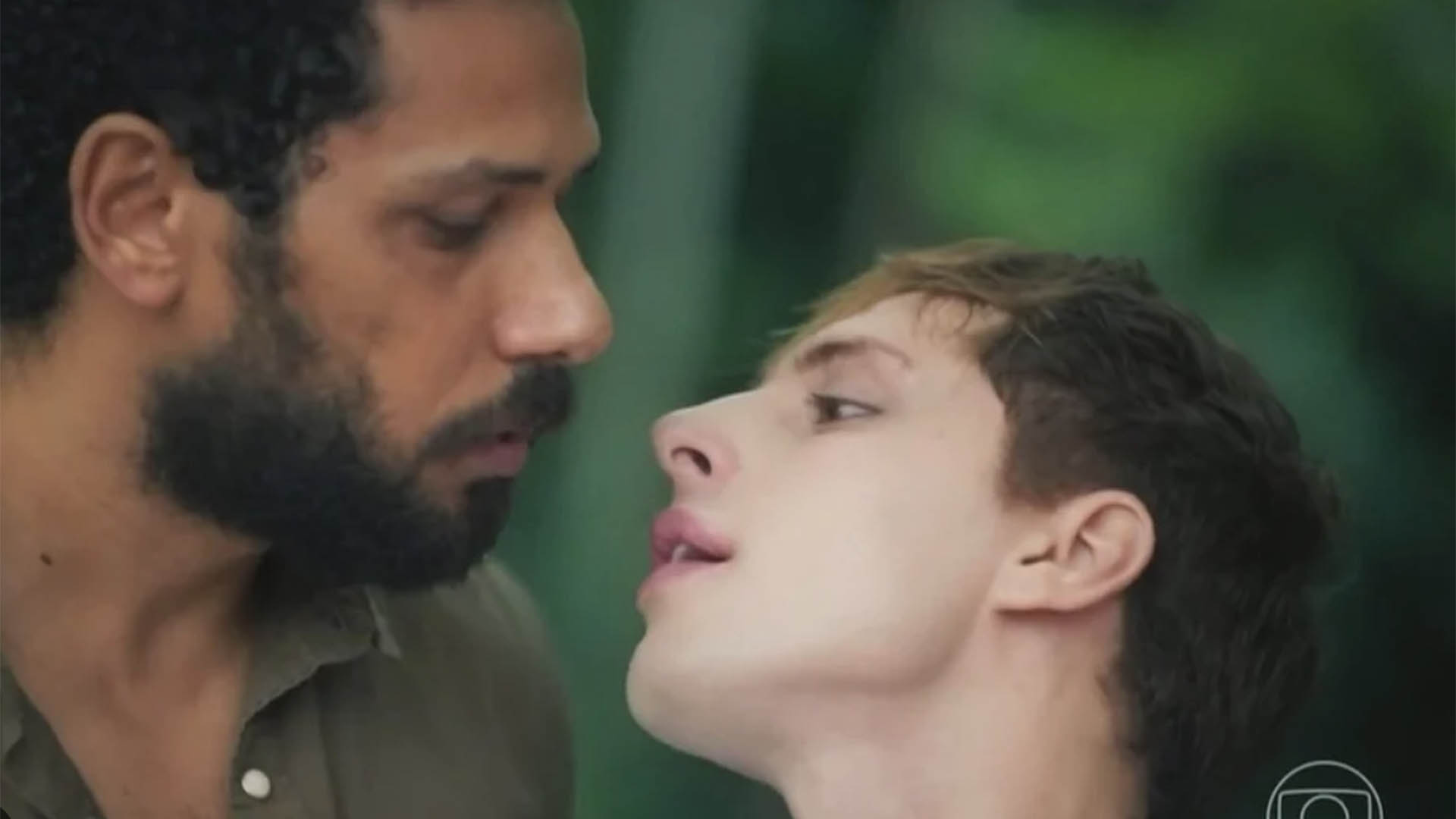 Terra e Paixão: Ramiro assume paixão por Kelvin