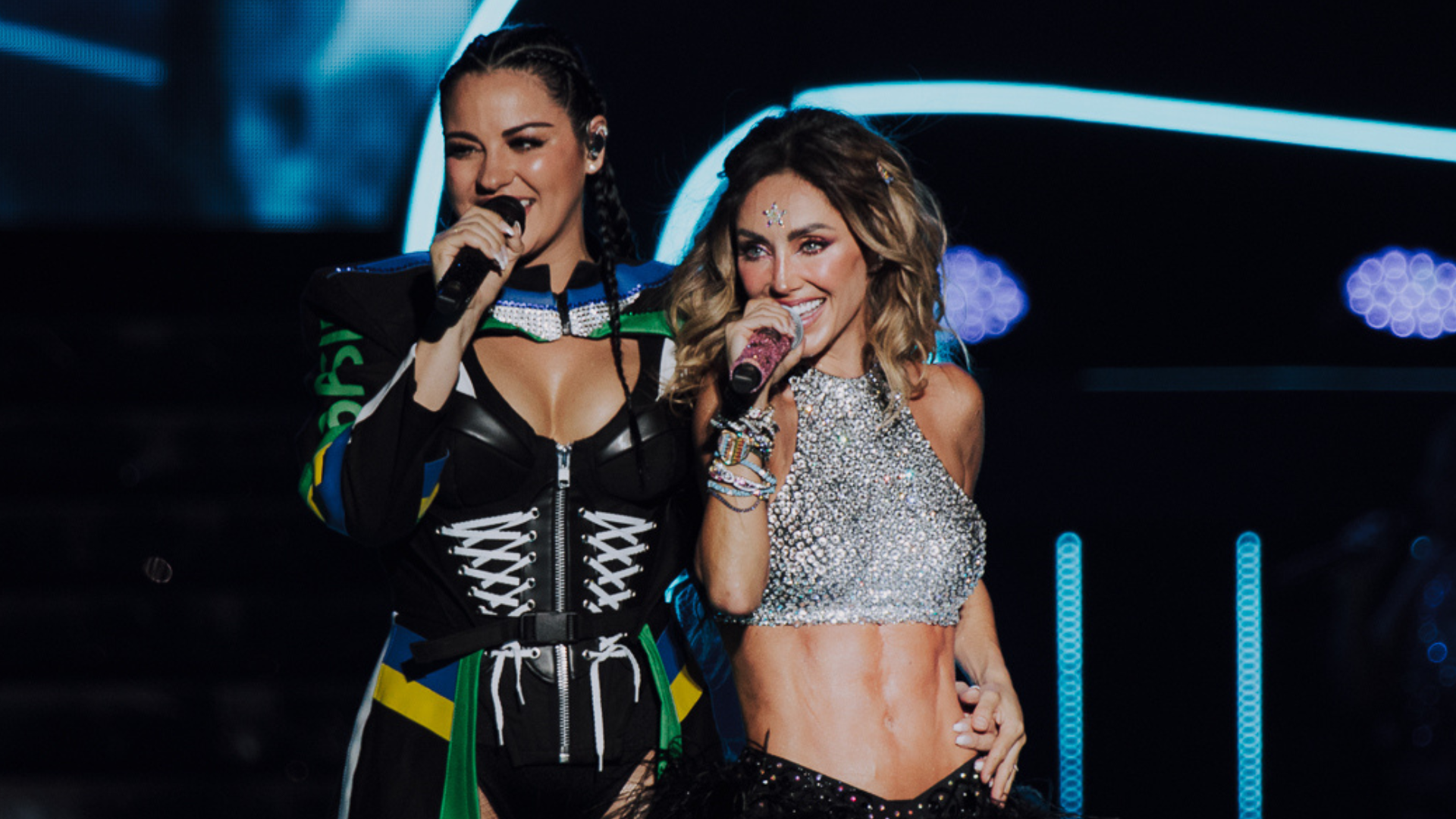 RBD: De chapéu de Anahí a sobrancelhas coloridas, veja tendências de moda para os shows do grupo