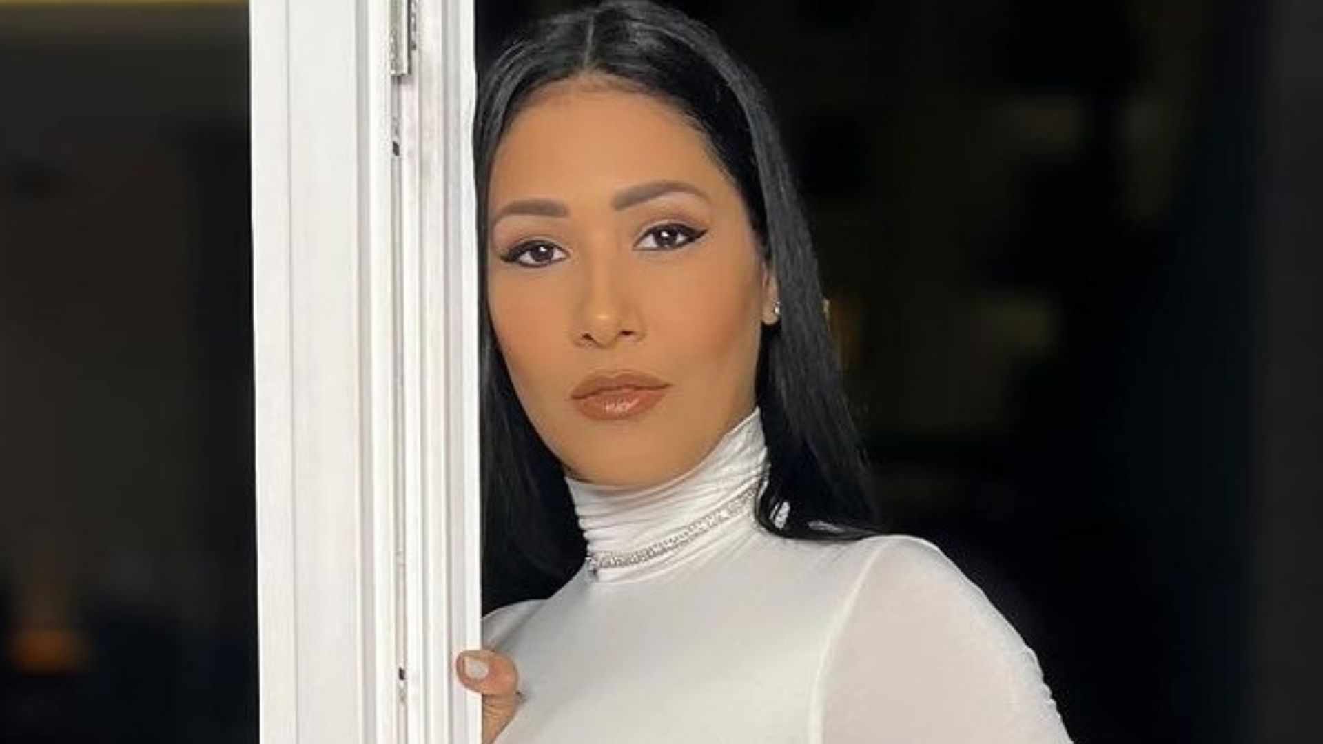 Simaria Mendes surpreende com macacão branco a vácuo: ‘Tão linda’