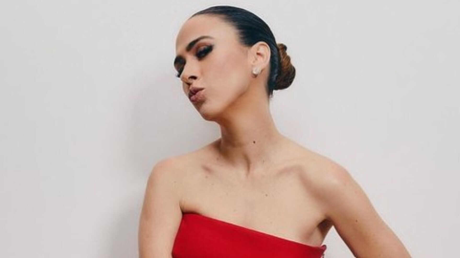 Tata Werneck esbanja beleza e estilo em festa de Angélica