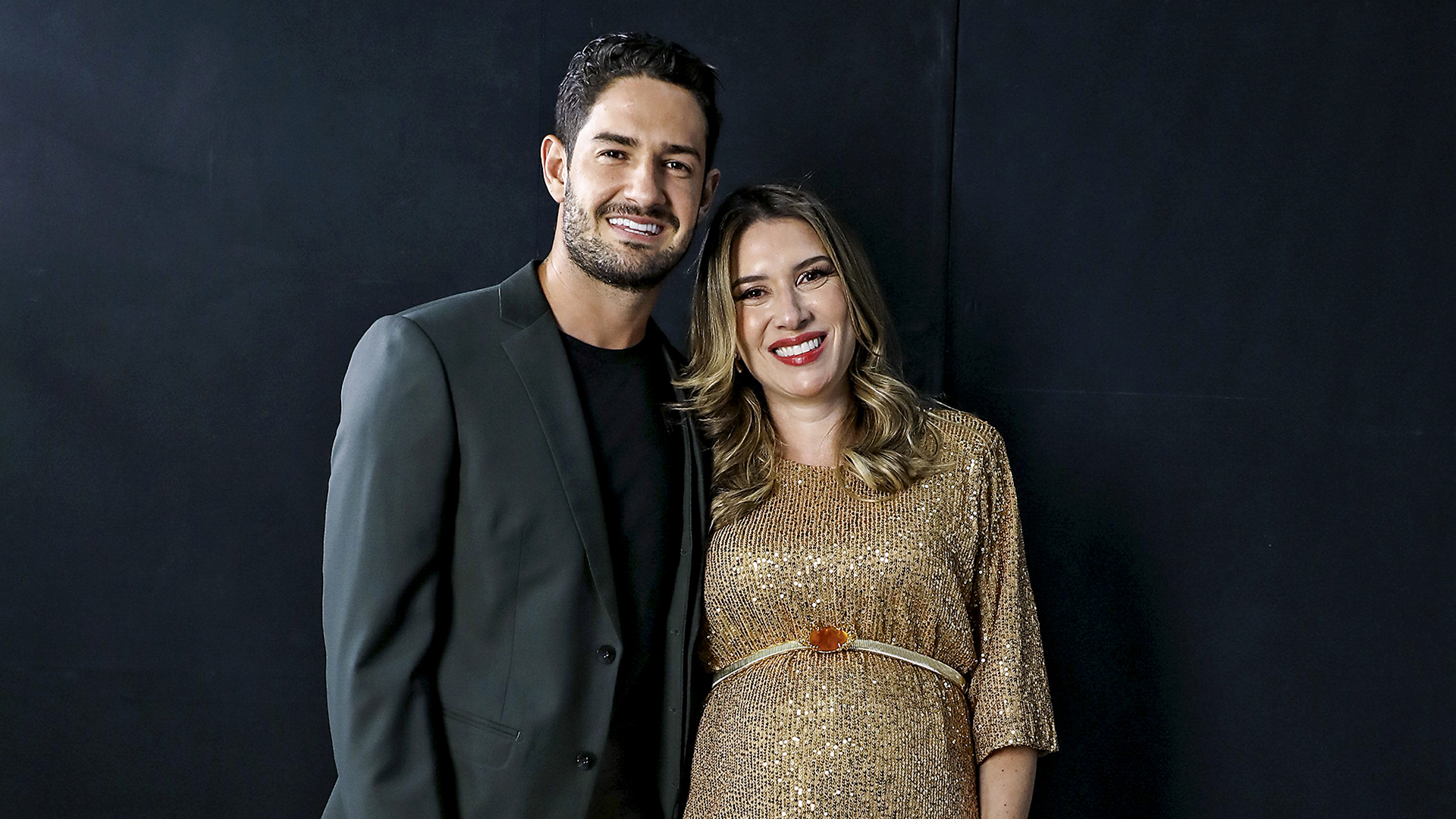 Rebeca Abravanel e Pato revelam sexo do bebê na TV