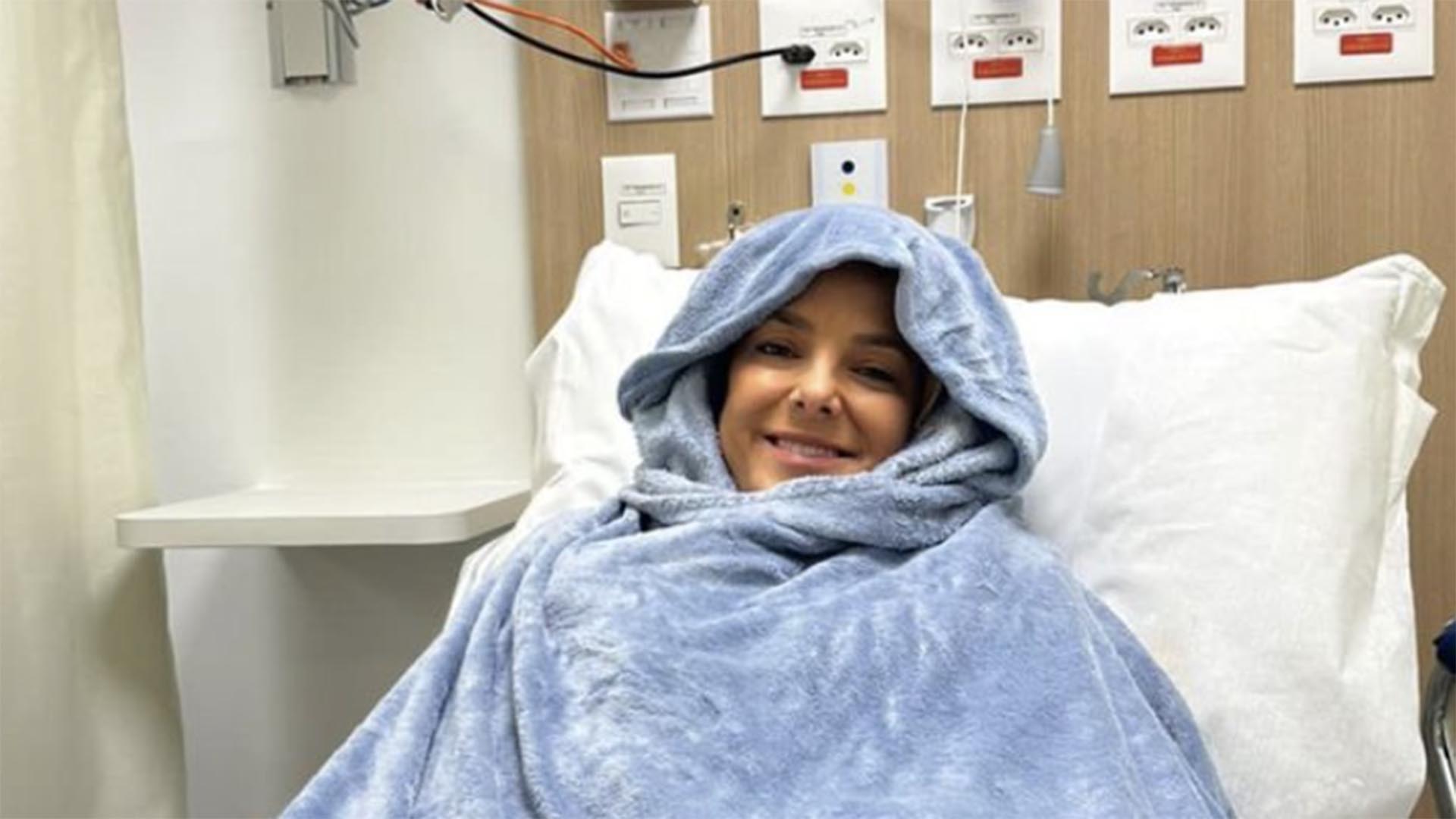 Ticiane Pinheiro surge no hospital e explica o que foi fazer