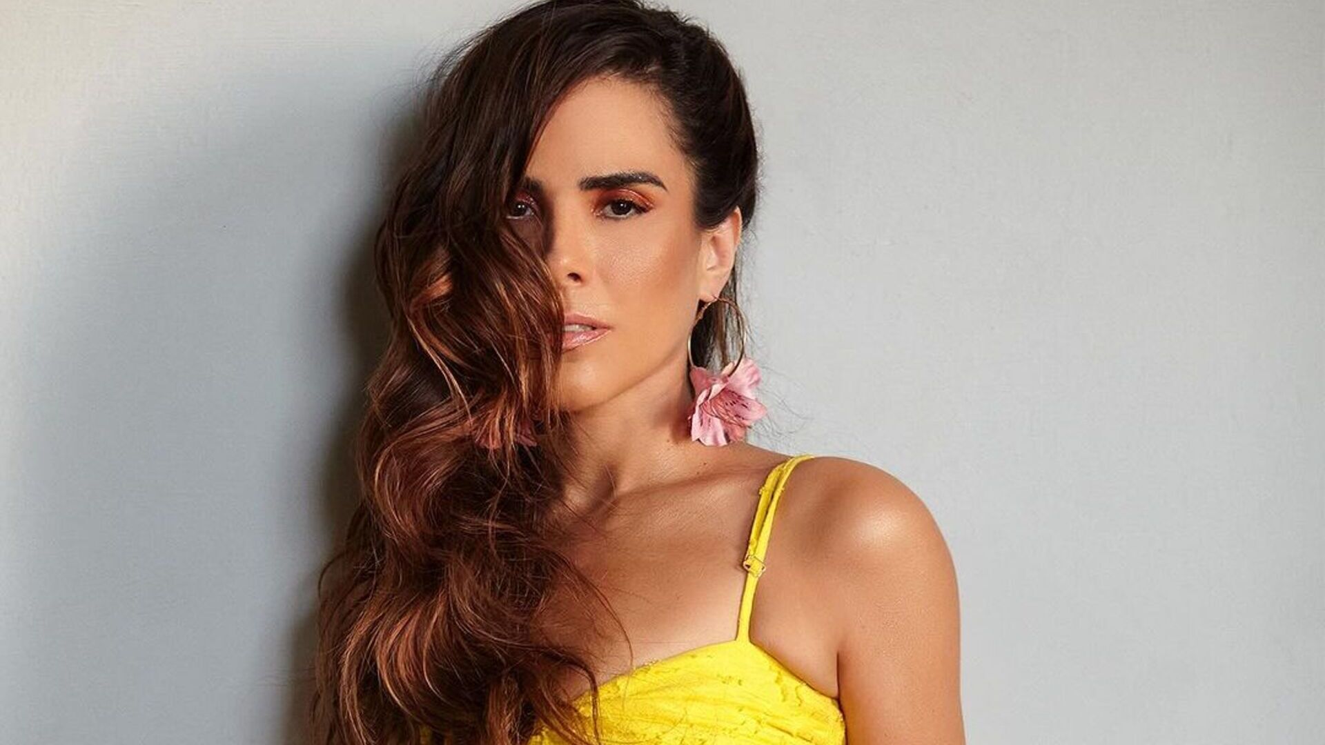 Wanessa Camargo choca com look de barriga de fora: ‘Gata’