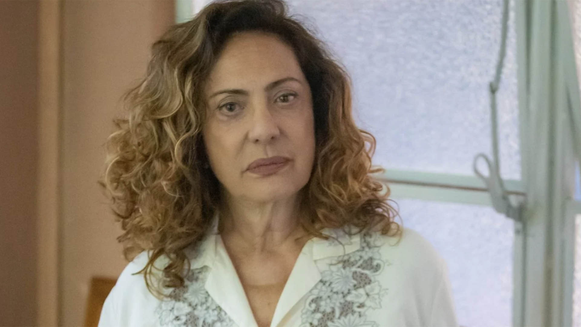 Terra e Paixão: Agatha revela a verdade para voltar para sua antiga vida