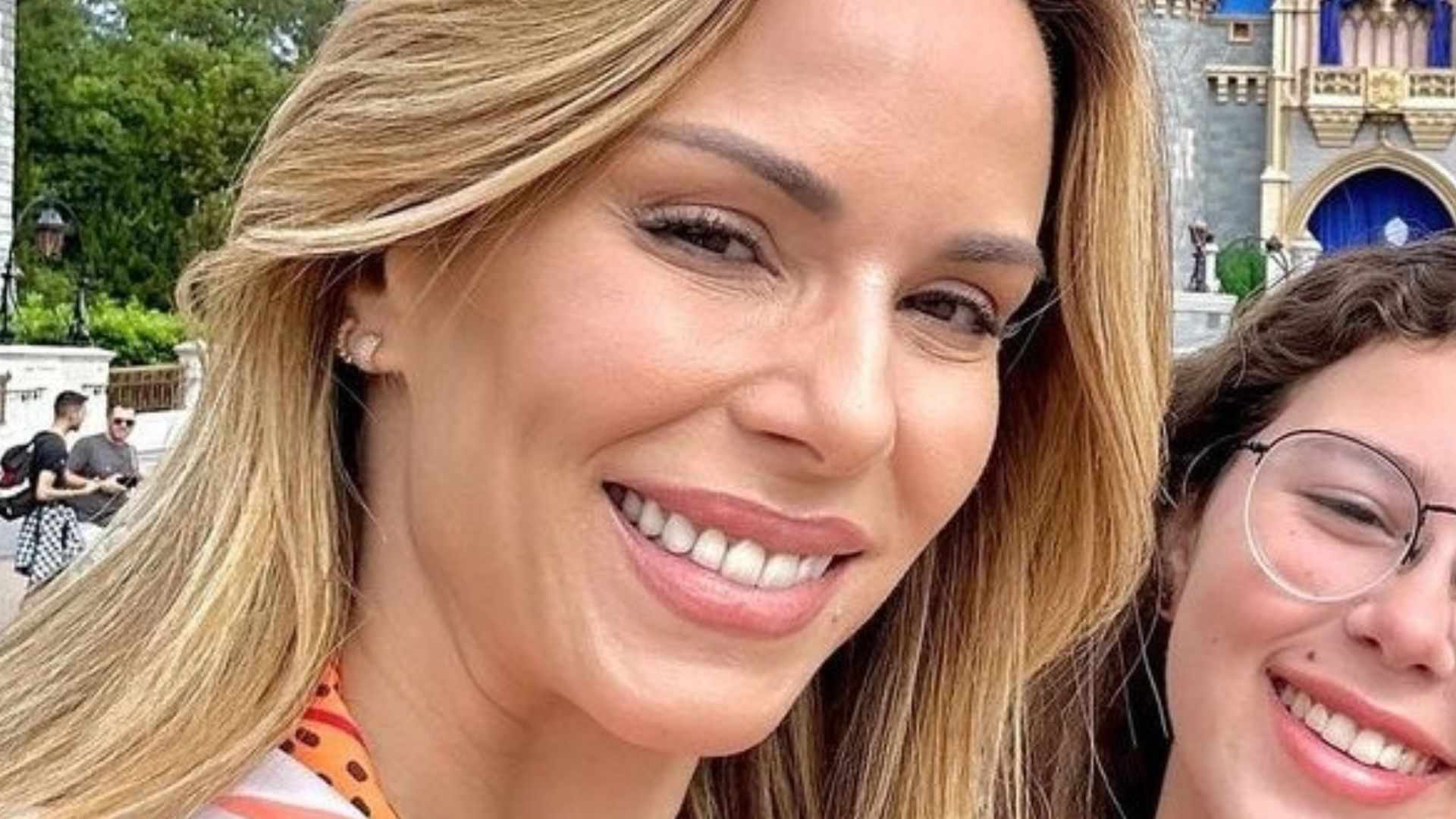 Ana Furtado mostra viagem divertida com a filha e Boninho: ”Prontíssima”