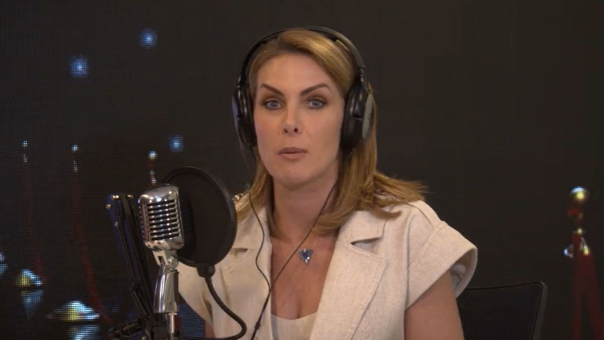 Ana Hickmann relembra preconceito após se tornar apresentadora de TV: ‘Modelo não fala’