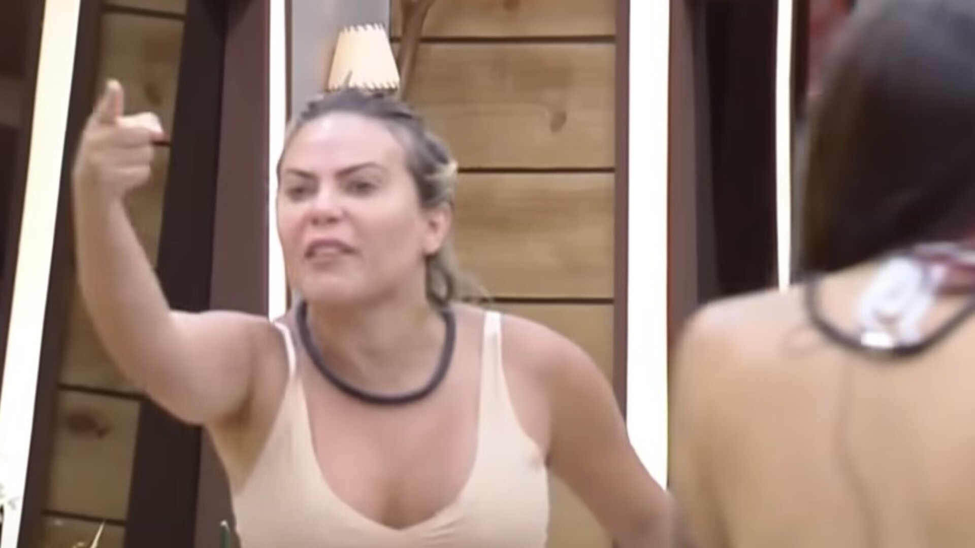 A Fazenda: Briga entre Lucas e Kally termina com louças quebradas