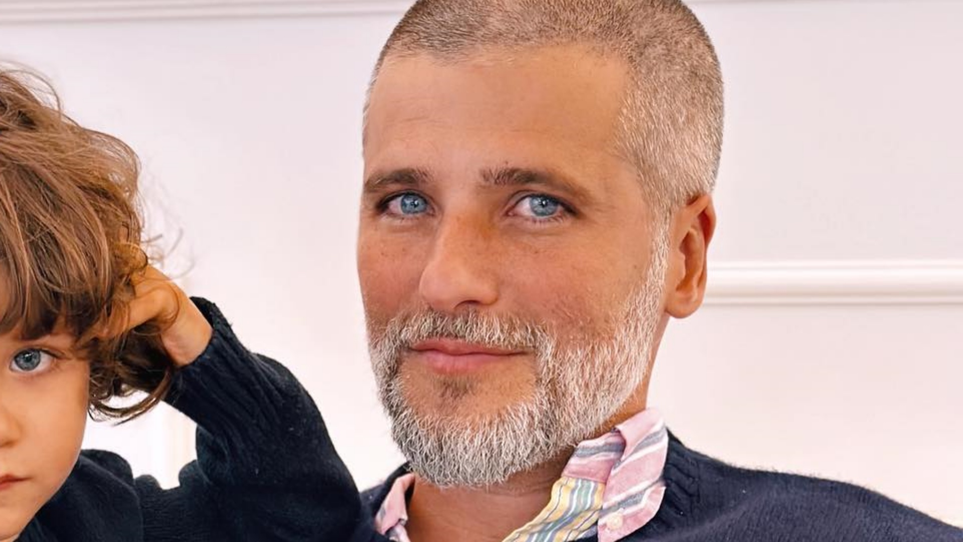 Bruno Gagliasso encanta ao combinar look com o filho caçula: “Lindos demais”