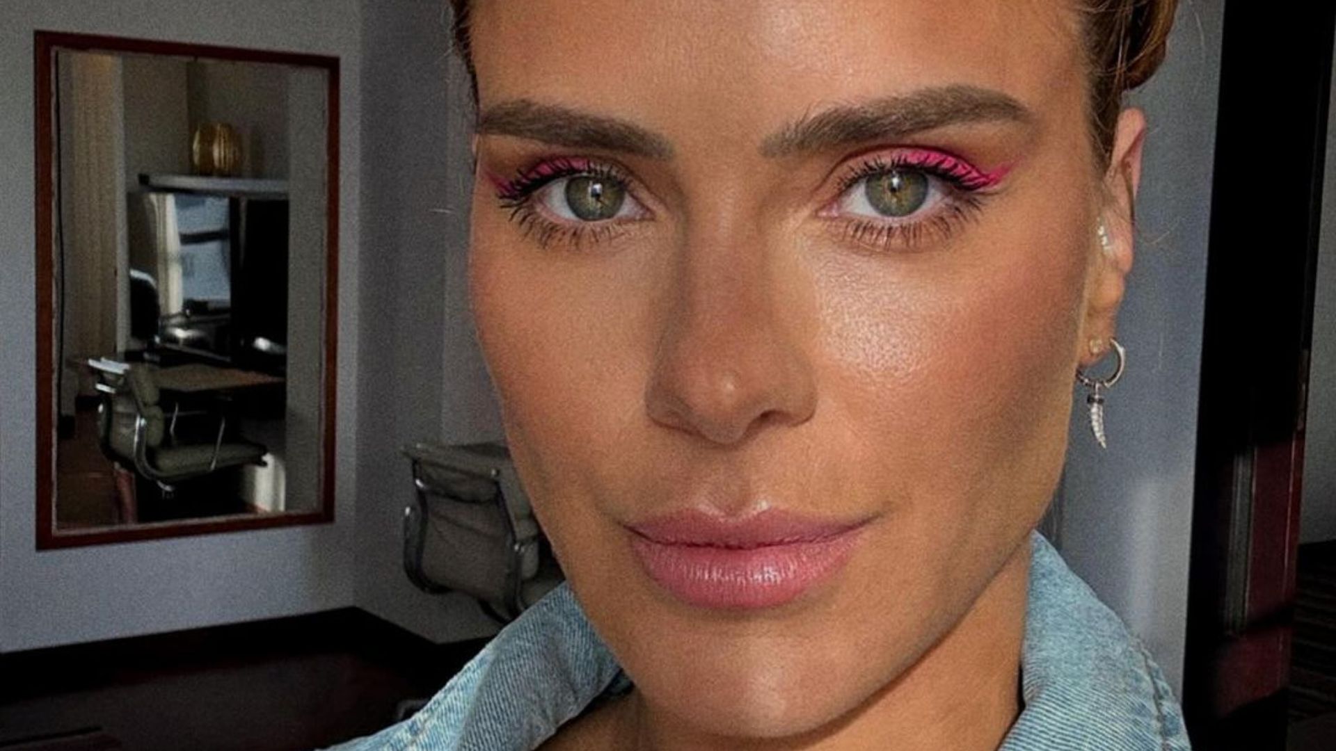 Carolina Dieckmann encanta seguidores com look divertido: “Sempre maravilhosa”