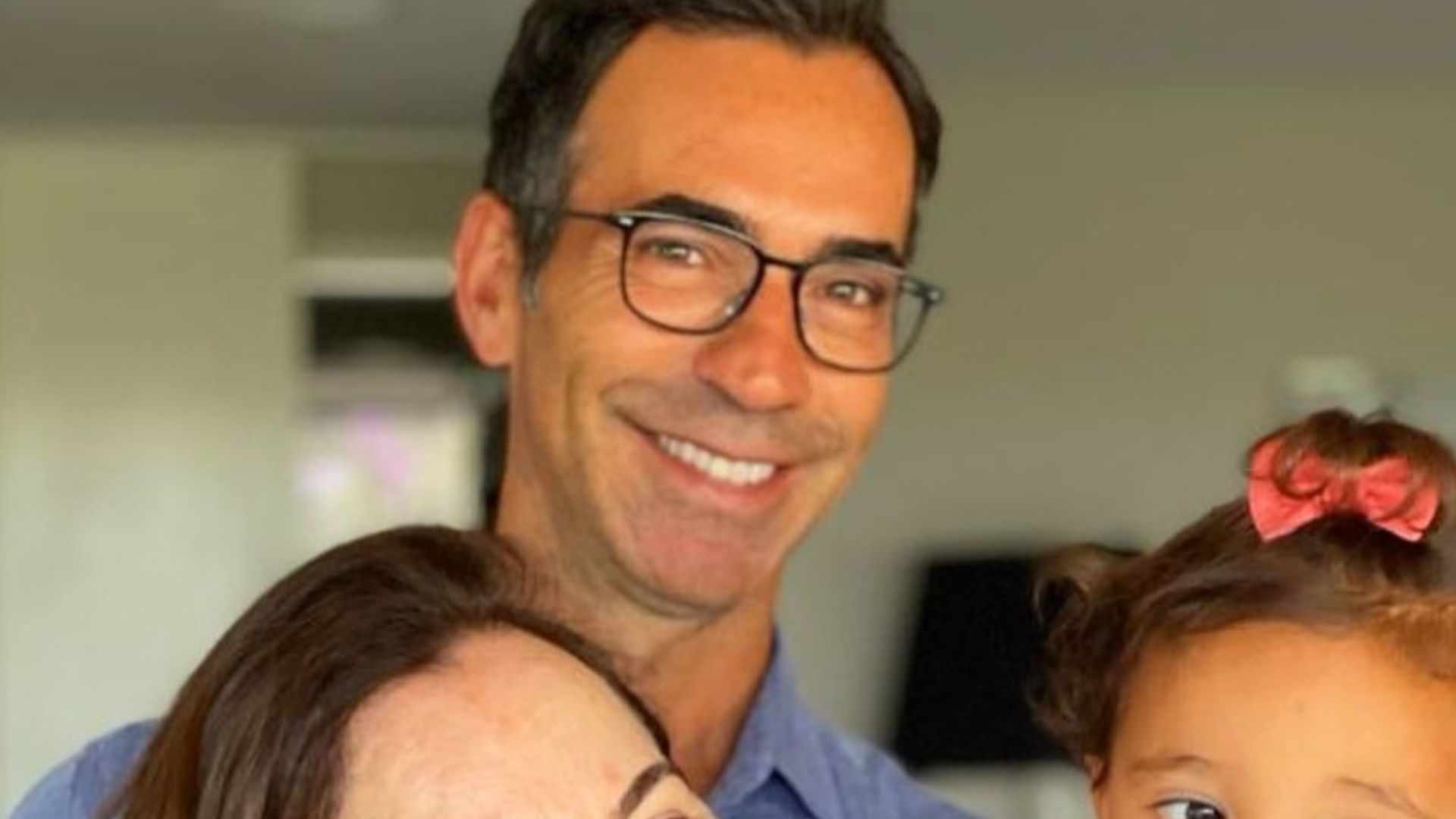César Tralli lamenta um ano da morte da mãe: ”Sempre me vem à memória”