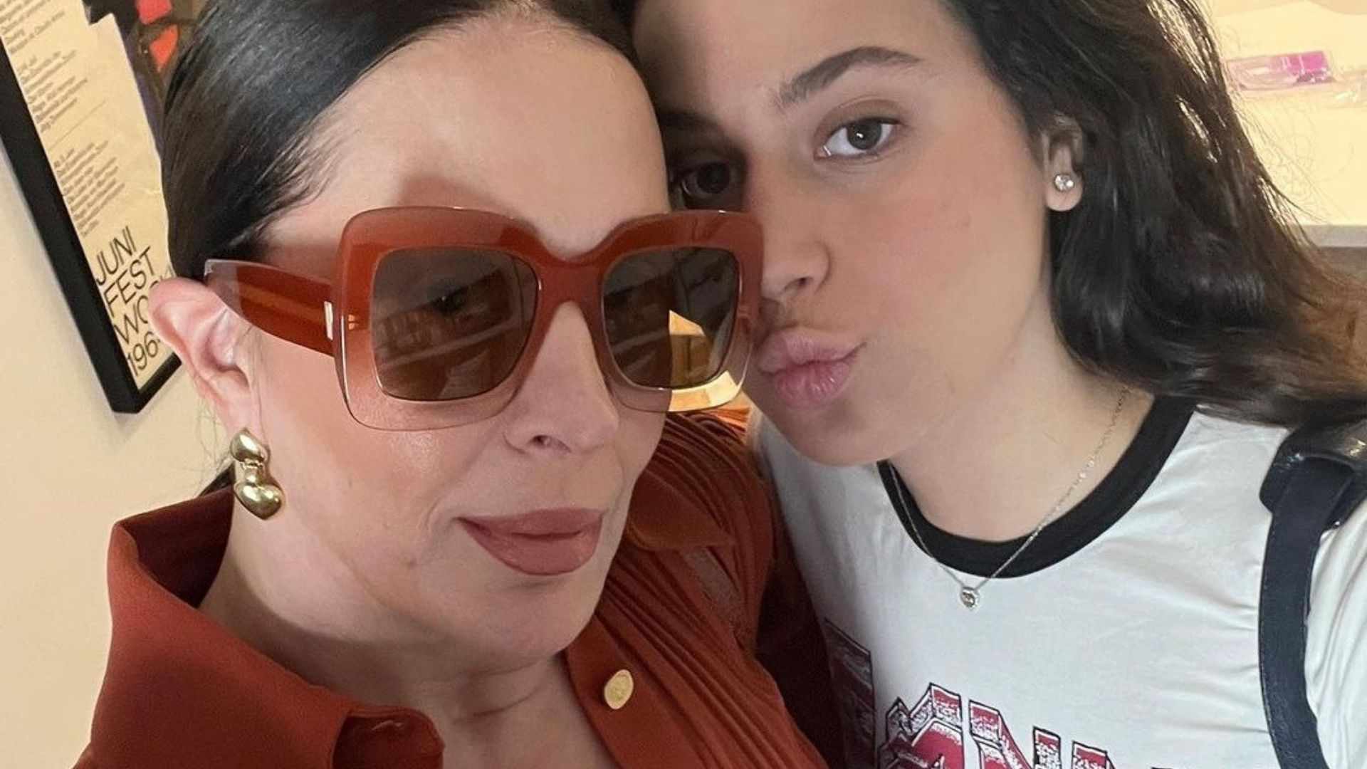 Claudia Raia lamenta separação da filha: ”Com saudades”