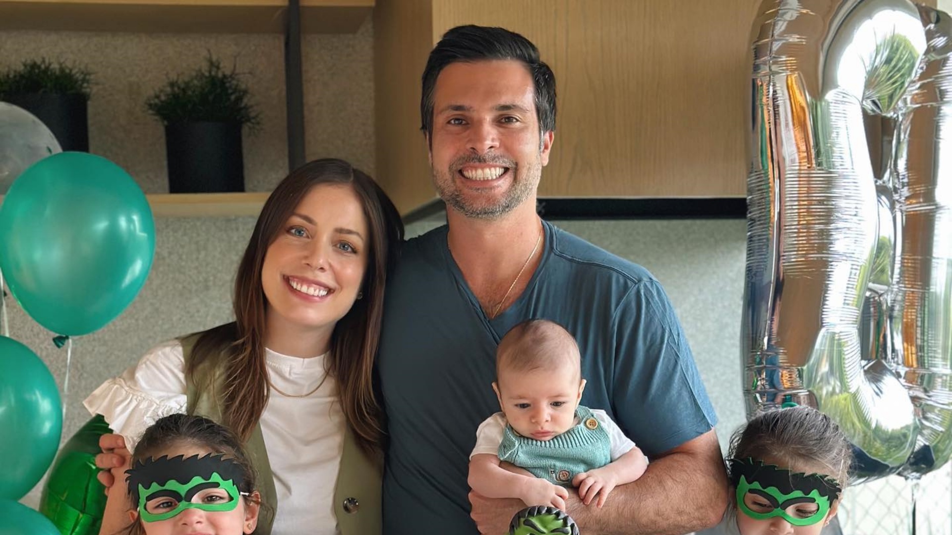 Fabiana Justus reúne a família para comemorar aniversário do marido: “Te amamos demais”