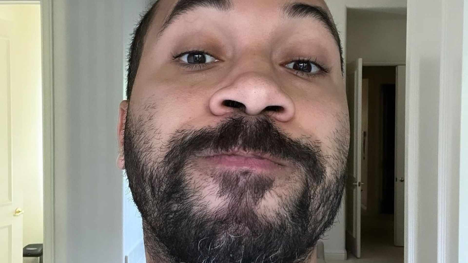 Gil do Vigor surpreende ao transformar seu visual: ”Precisamos mudar”