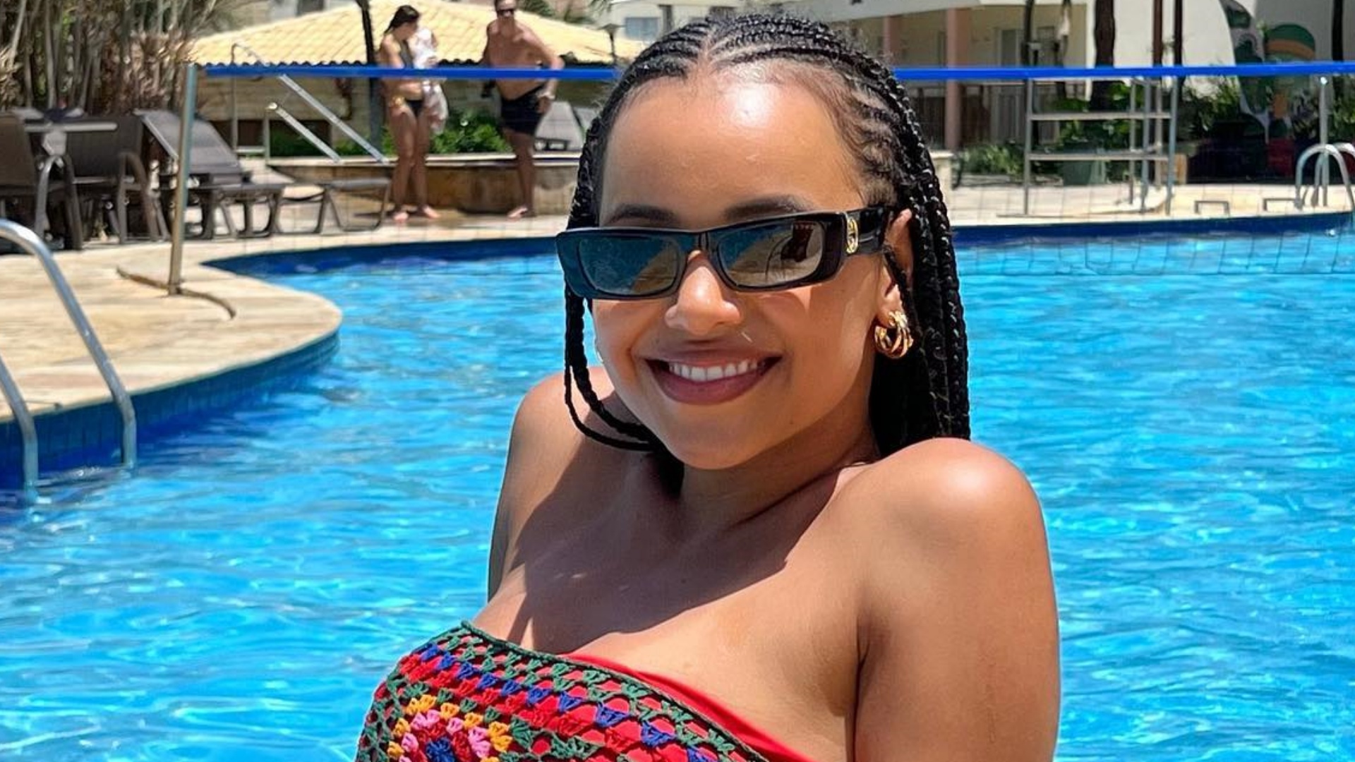 Gleici Damasceno exibe curvas impecáveis ao renovar o bronzeado