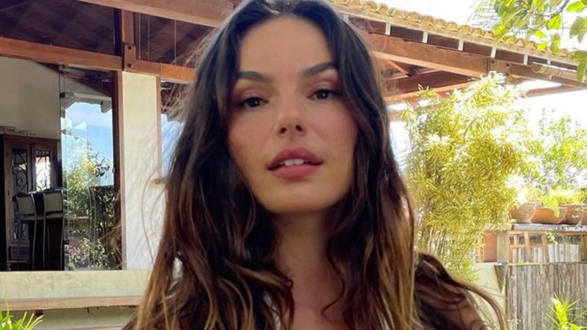 O que aconteceu com Isis Valverde? Artista teve fotos íntimas falsas vazadas