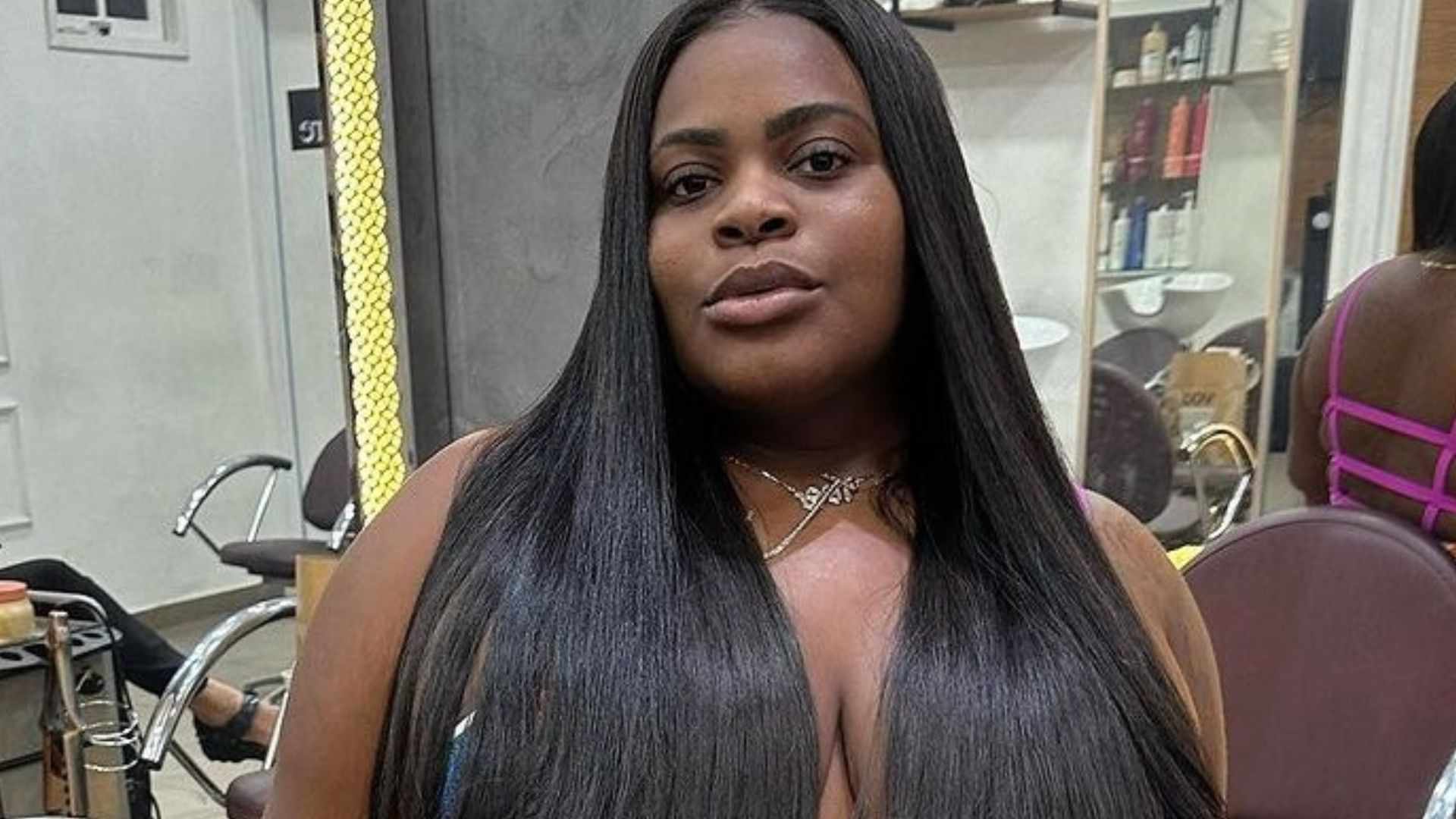 Secando! Jojo Todynho exibe cinturinha após colocar cabelão: ‘O shape da musa’