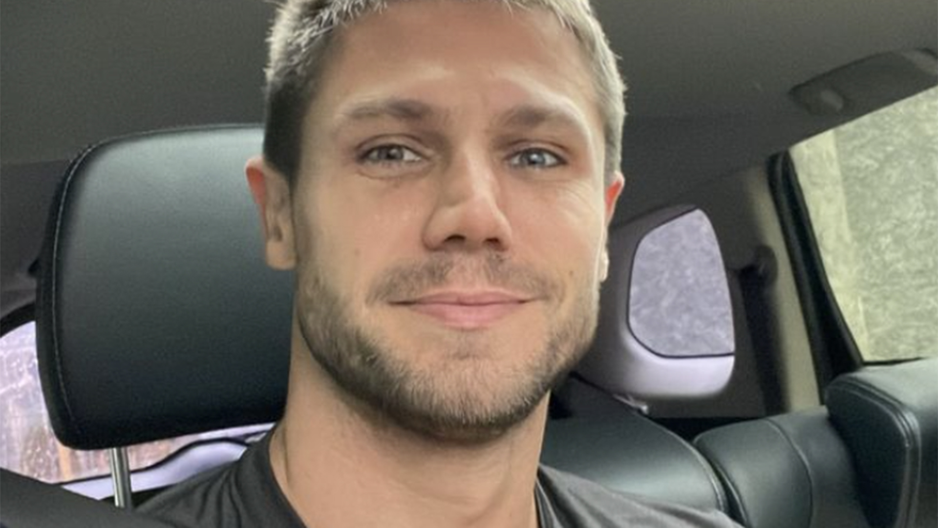 Jonas Sulzbach surpreende ao surgir de aliança em foto após rumores de crise no namoro