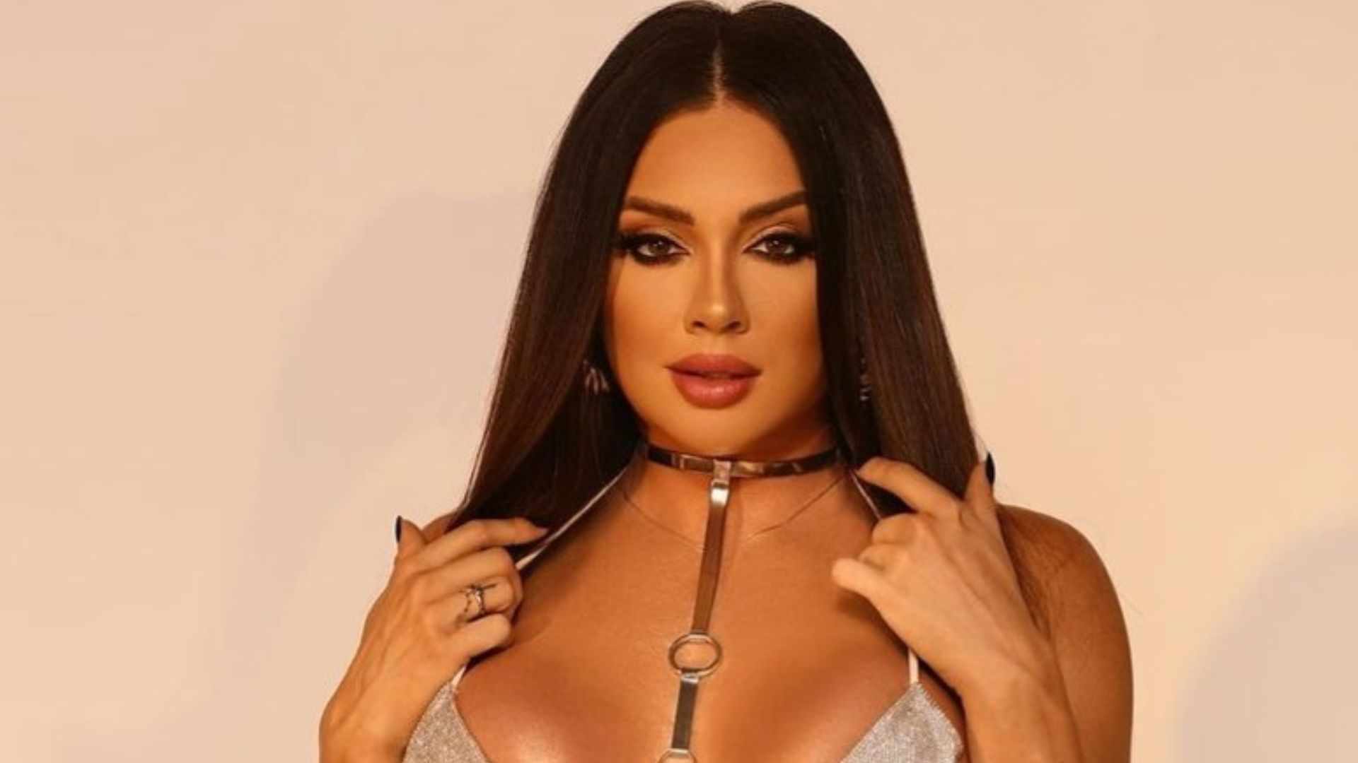 Secou? Juju Salimeni choca ao exibir entradinha do abdômen bem marcada