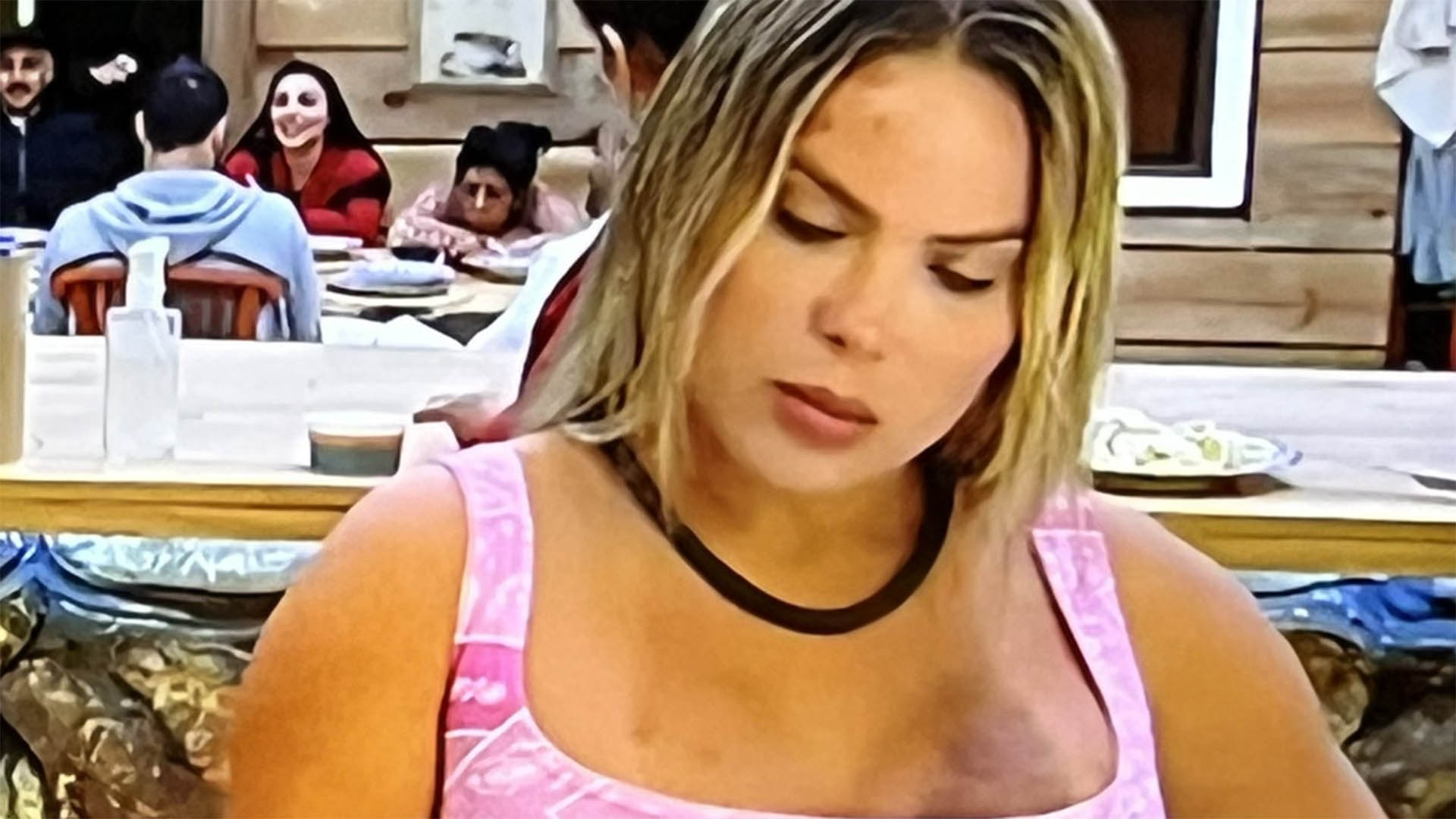 A Fazenda 15: Kally choca ao exibir hematoma enorme no tórax