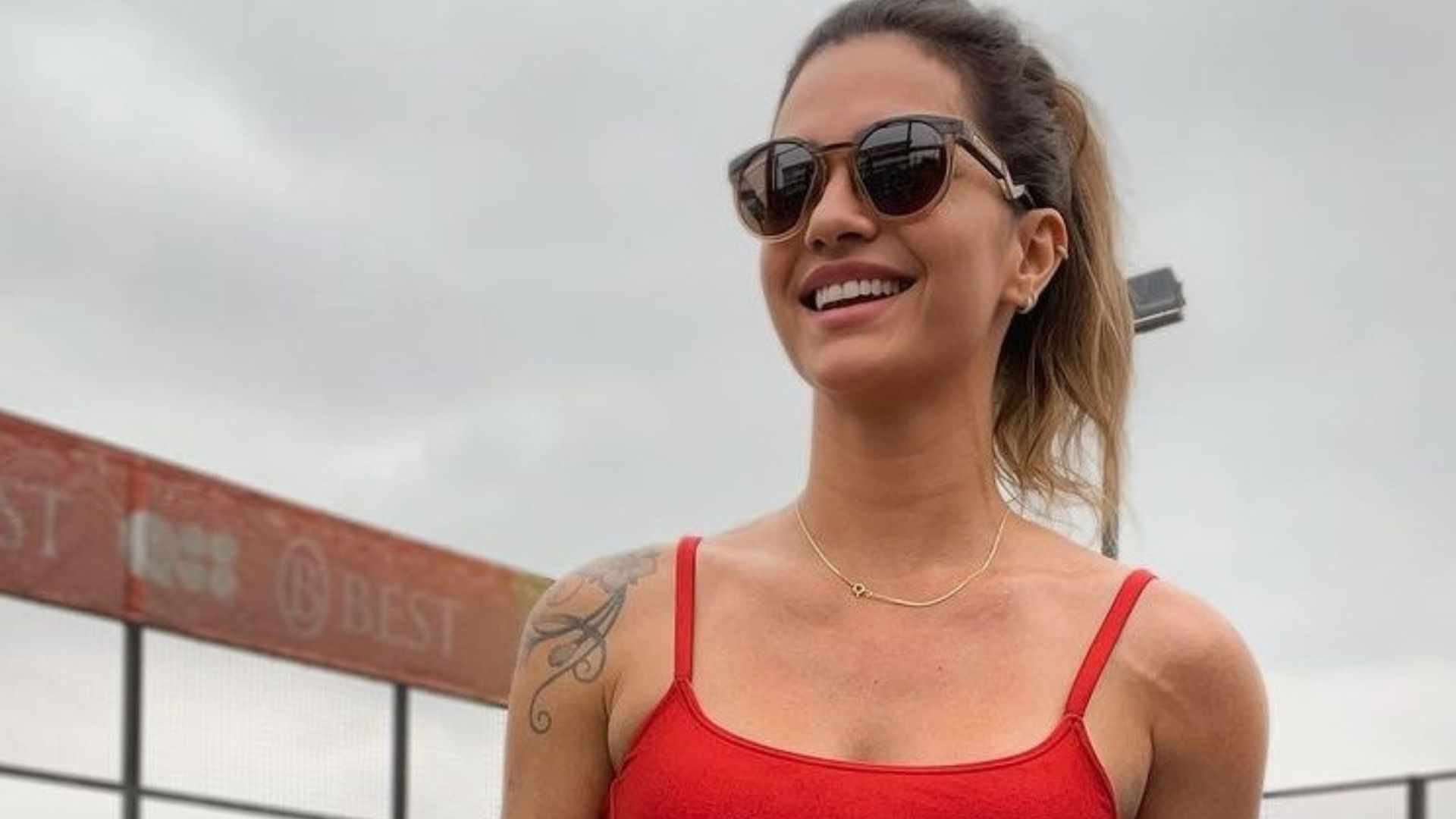 Saradíssima, Kelly Key ostenta pernão musculoso e choca: ”Gata”