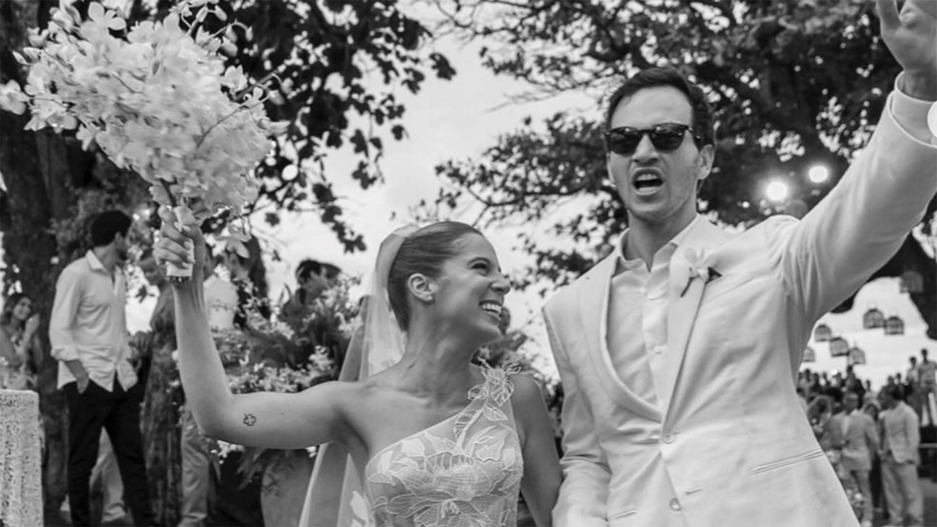 Noiva de bilionário exibe fotos oficiais do casamento que ‘fechou’ Noronha