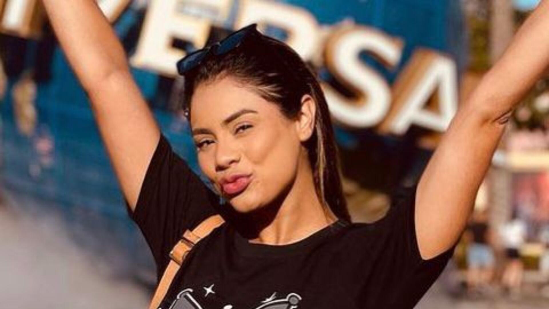Após polêmica, Lexa curte parque de diversões e dispara: “Queriam o quê?”