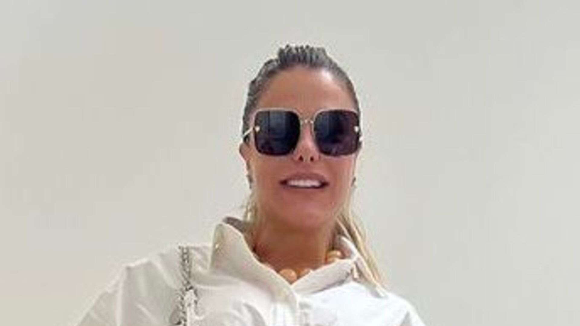 Poliana Rocha recebe chuva de elogios ao compartilhar look do dia: “Elegância”