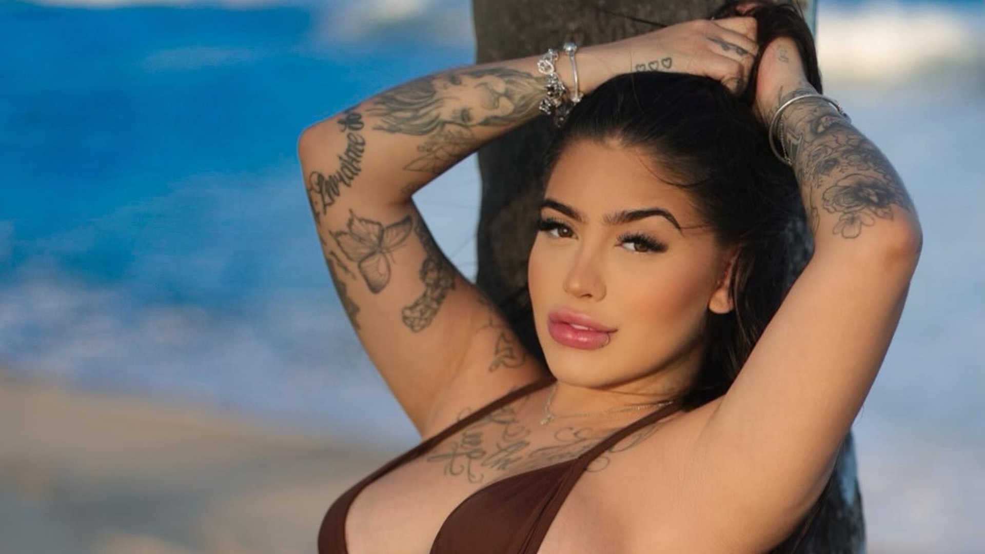 MC Mirella ganha elogios ao exibir novas fotos do barrigão de grávida: “Mamãe linda”